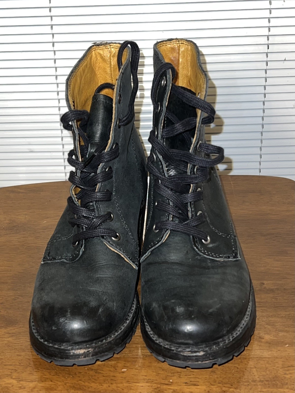 Frye Sabrina Black Leather Lace Up Ankle Boots Vibram Sole Size 7