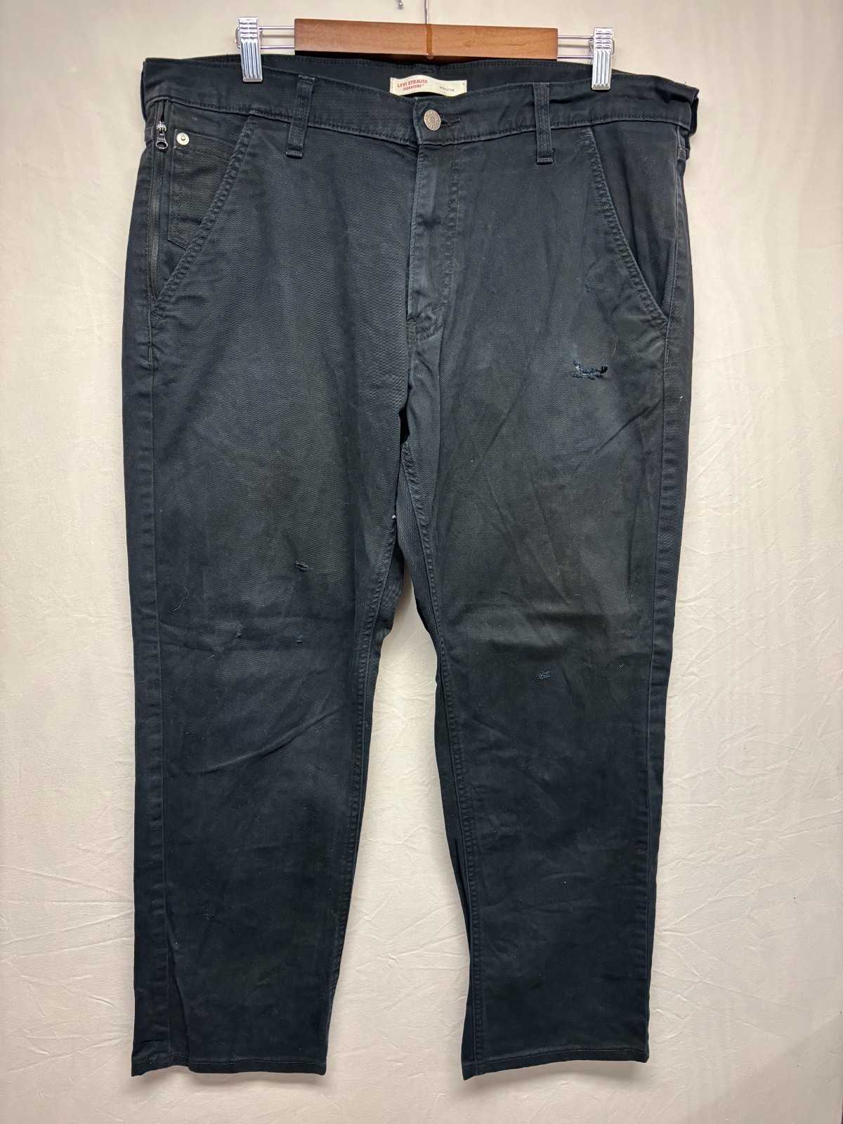 Levi Strauss & Co. Jeans Signature Men’s Black Athletic Fit Distressed 36×30
