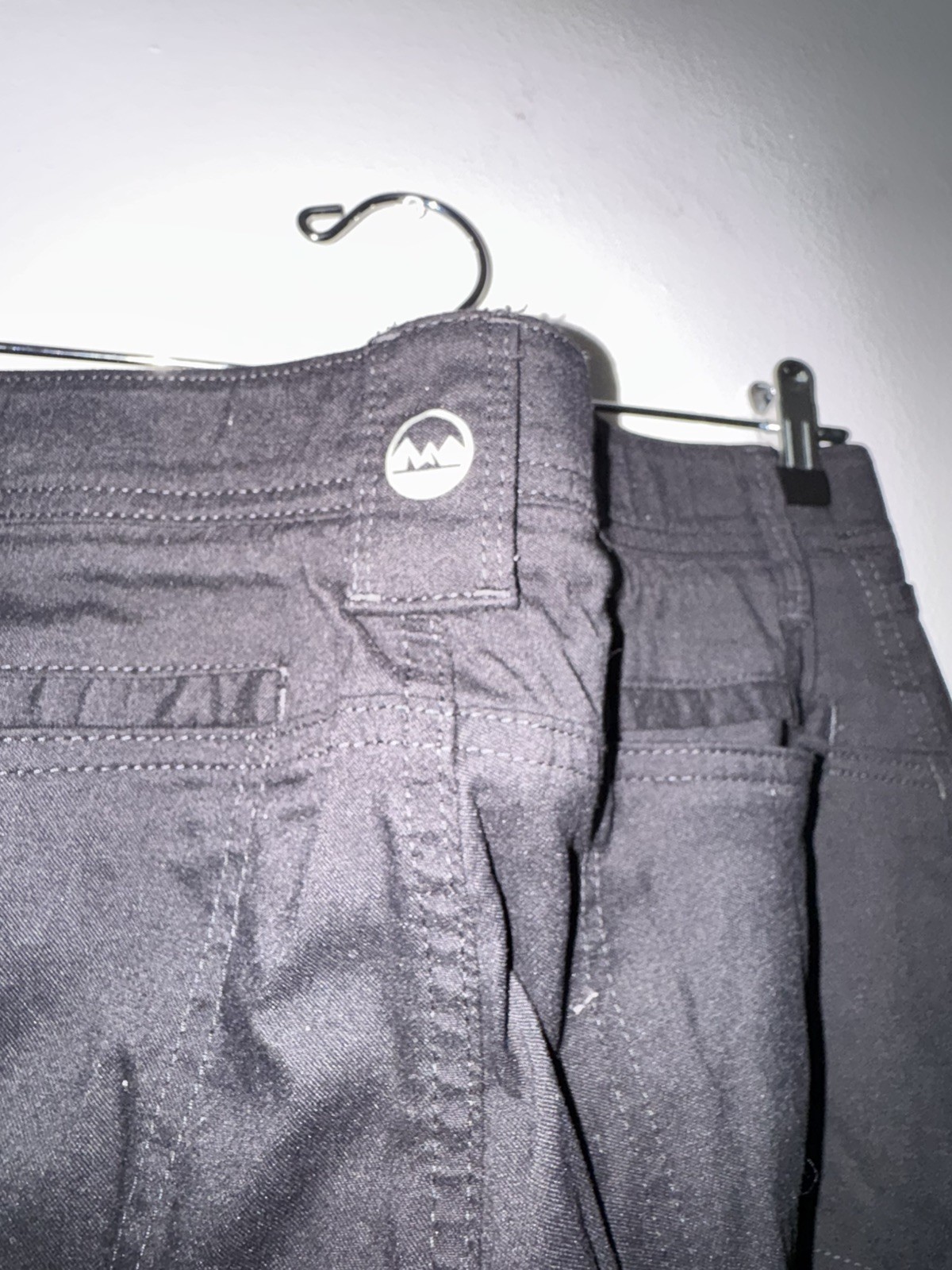 Men’s Wrangler Outdoor Straight Fit Black Cargo Style Pants 10NW788NB NWT 32/32