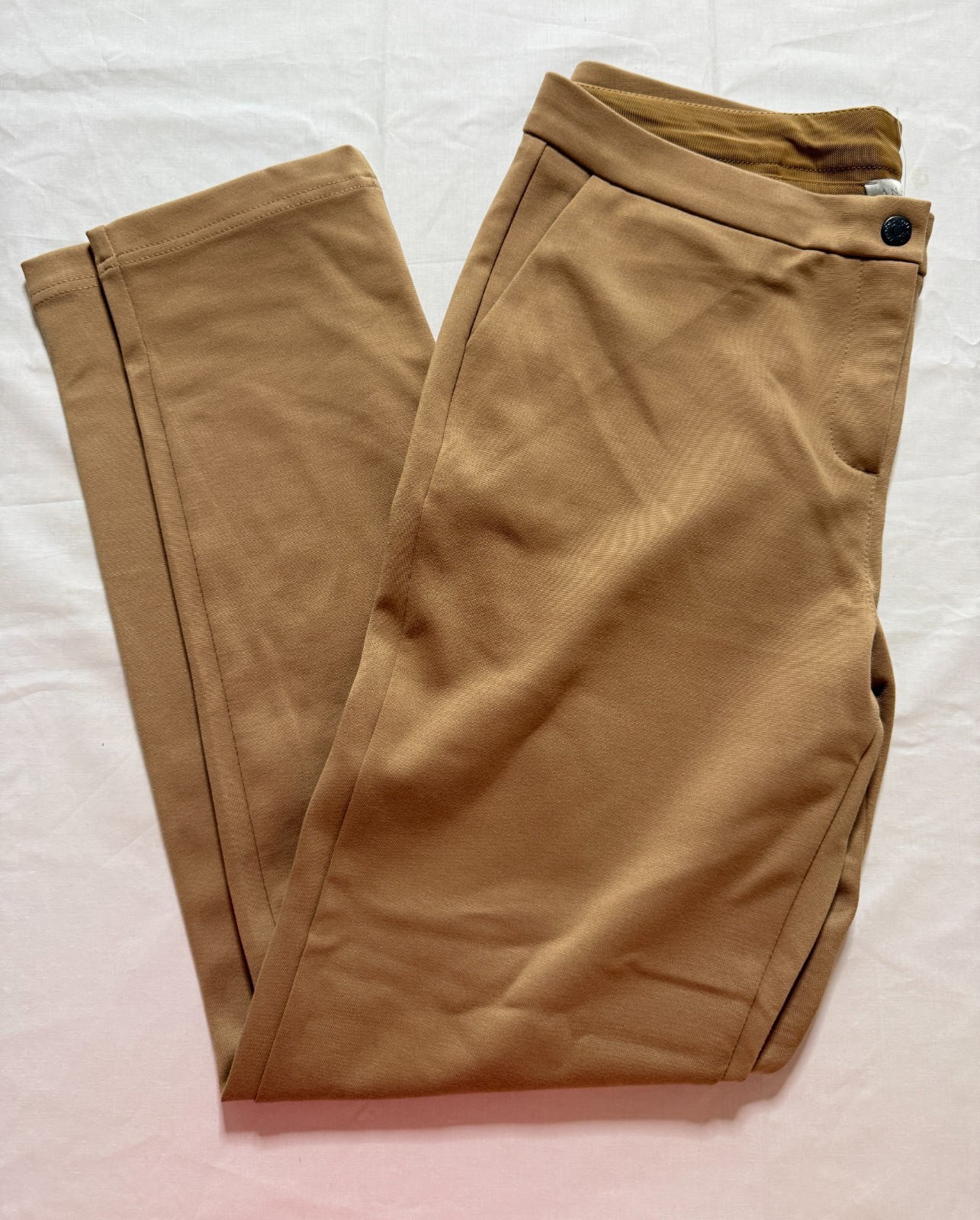 NWT WOMEN’S ANATOMIE GOLF PANTS – SIZE: SMALL – CAMEL (A4.8)