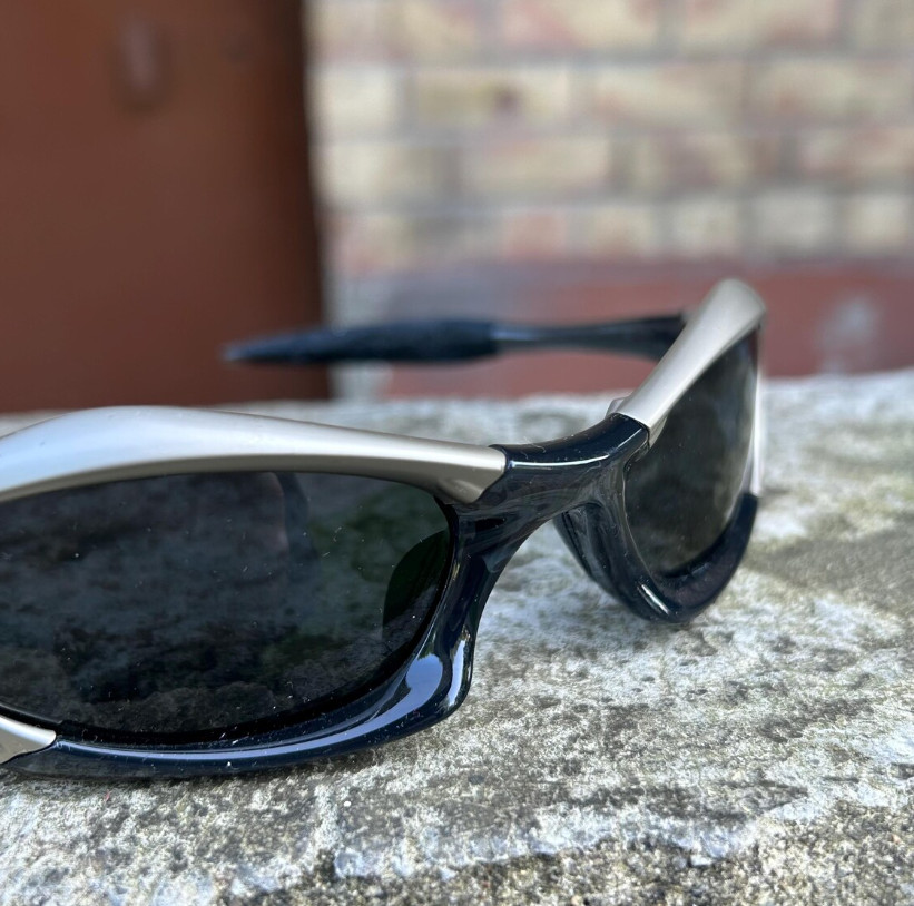 Vintage Oakley Splice Black Sunglasses Sliver Frame Gorpcore Style