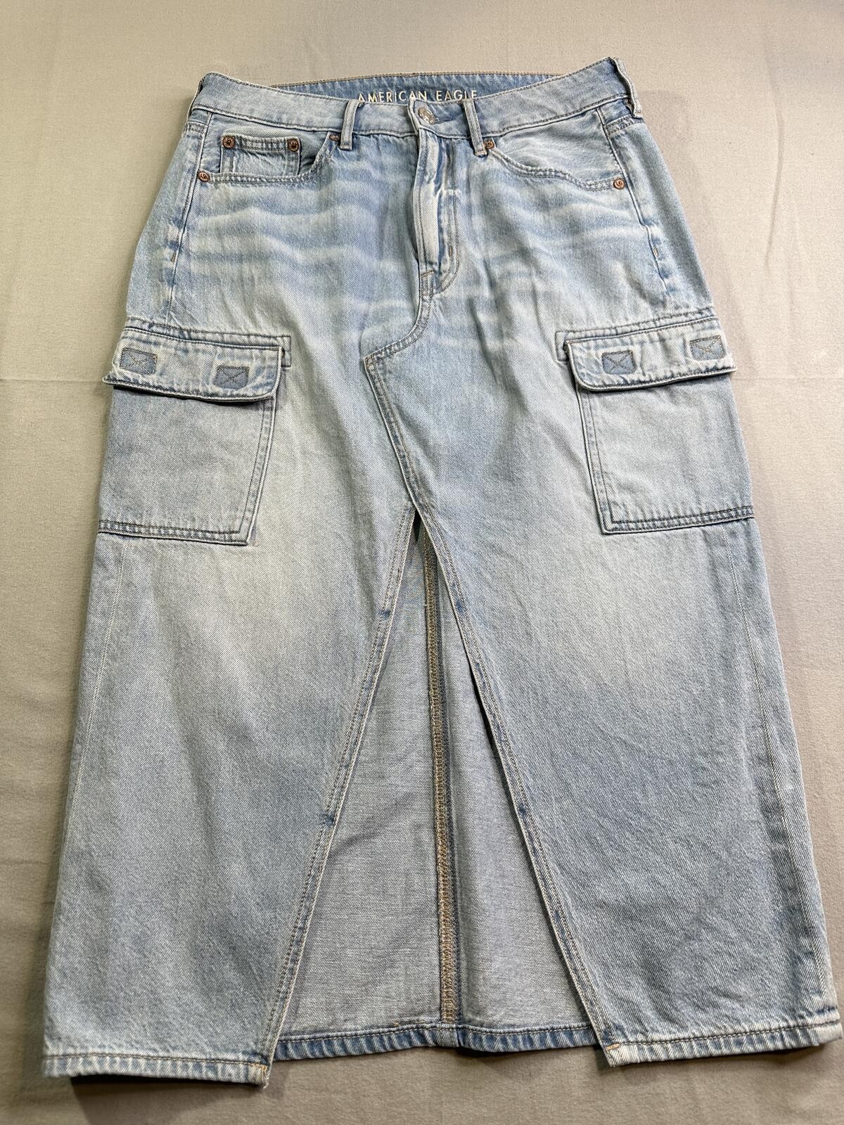 American Eagle Cargo Denim Midi Skirt Light Wash Size 4 Y2K Utility