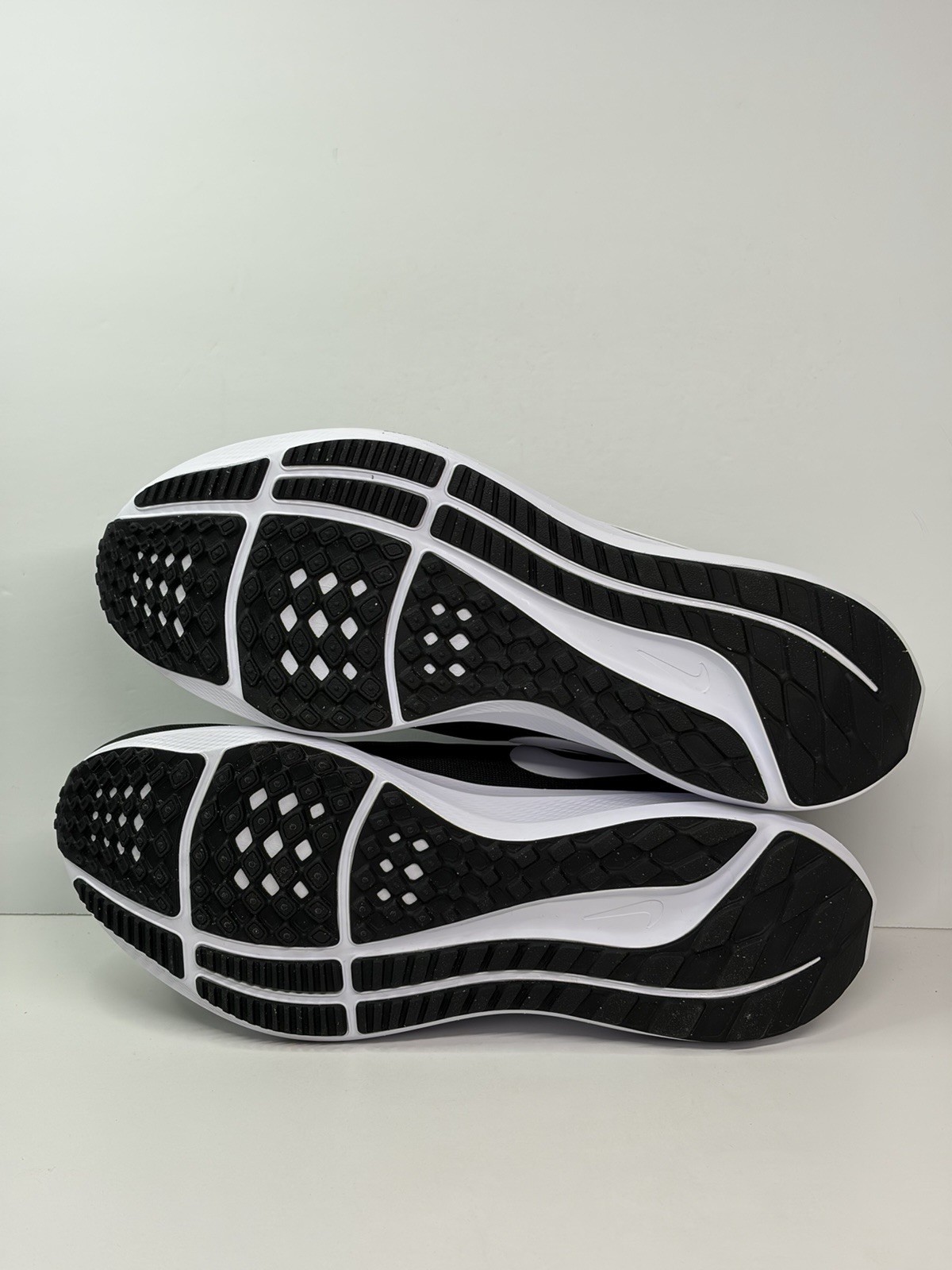 Nike Air Zoom Pegasus 39 Black White Running Workout DH4071-001 Men’s 8 – 13