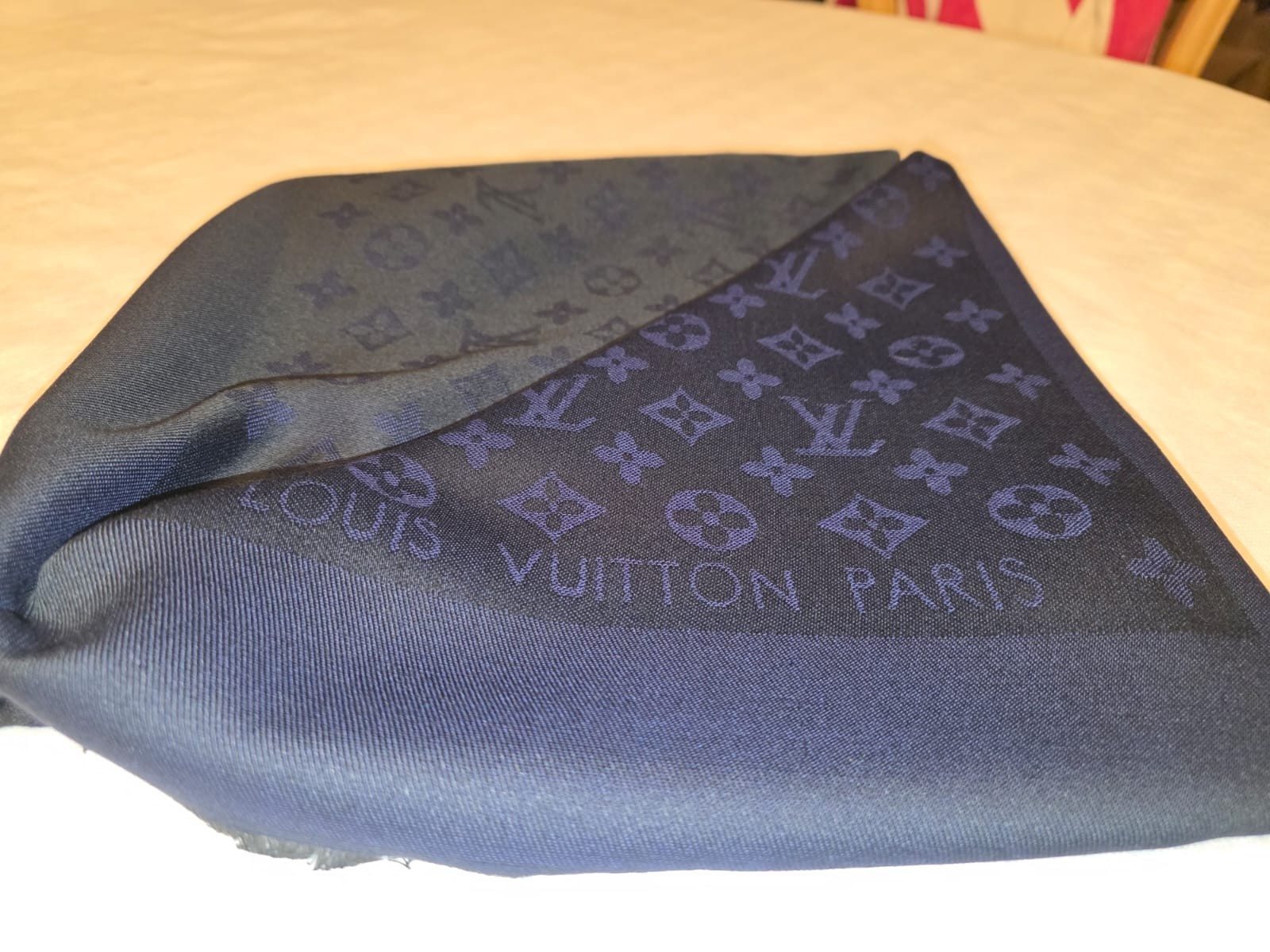 100% Authentic Louis Vuitton Scarf Shawl 60% Silk 40% Wool Baby Pink Pre-Owned