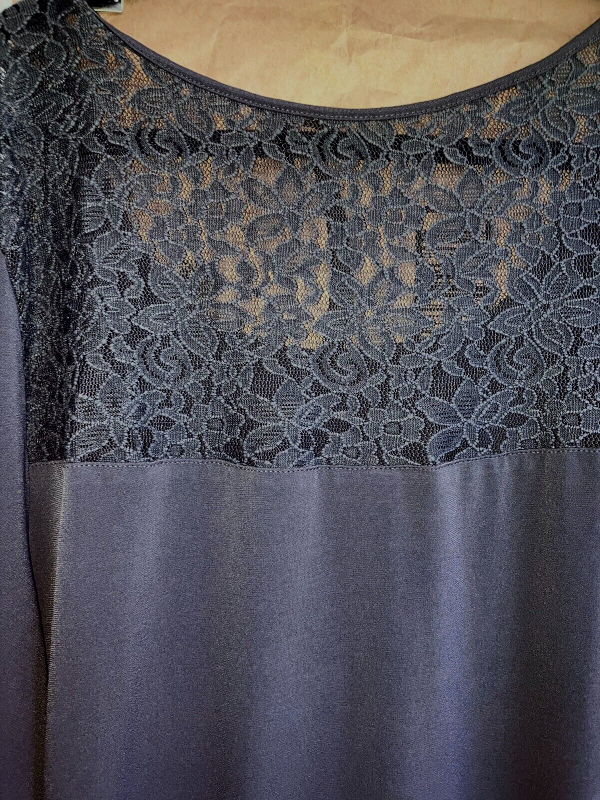 SIZE 4 TORRID GRAY WITH LACE SLINKY TOP (3X – 4X) #G510