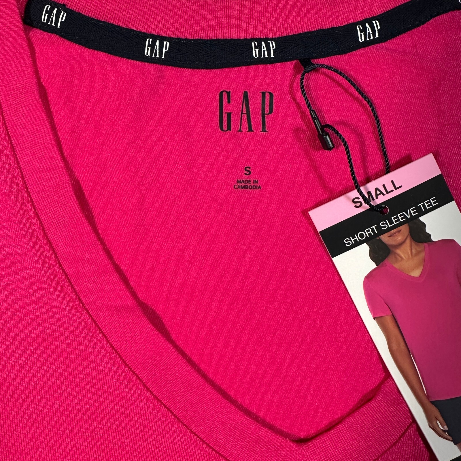NEW – Gap – Women’s Machine Washable Relaxed Easy Fit Short Sleeve V-Neck Tee