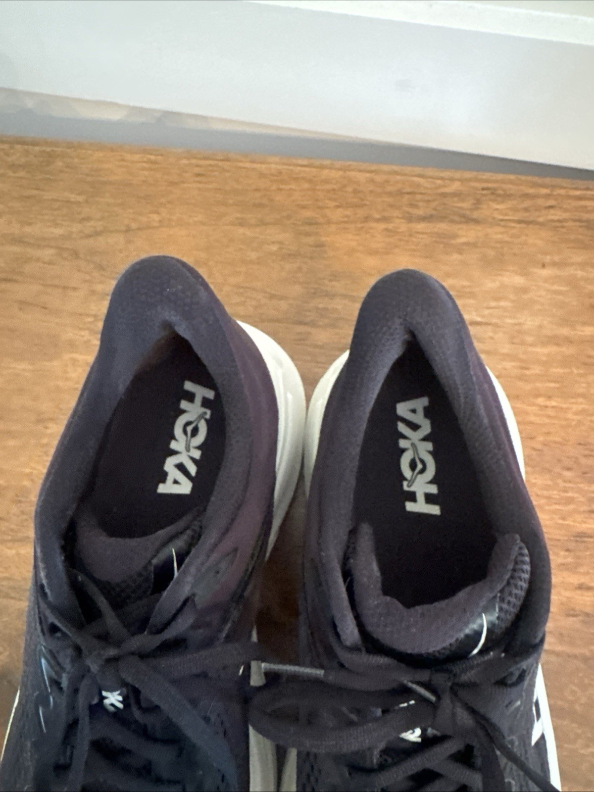 Hoka One One Bondi 9 BWHT White Black Running Shoes Sneakers Women’s Size 11B