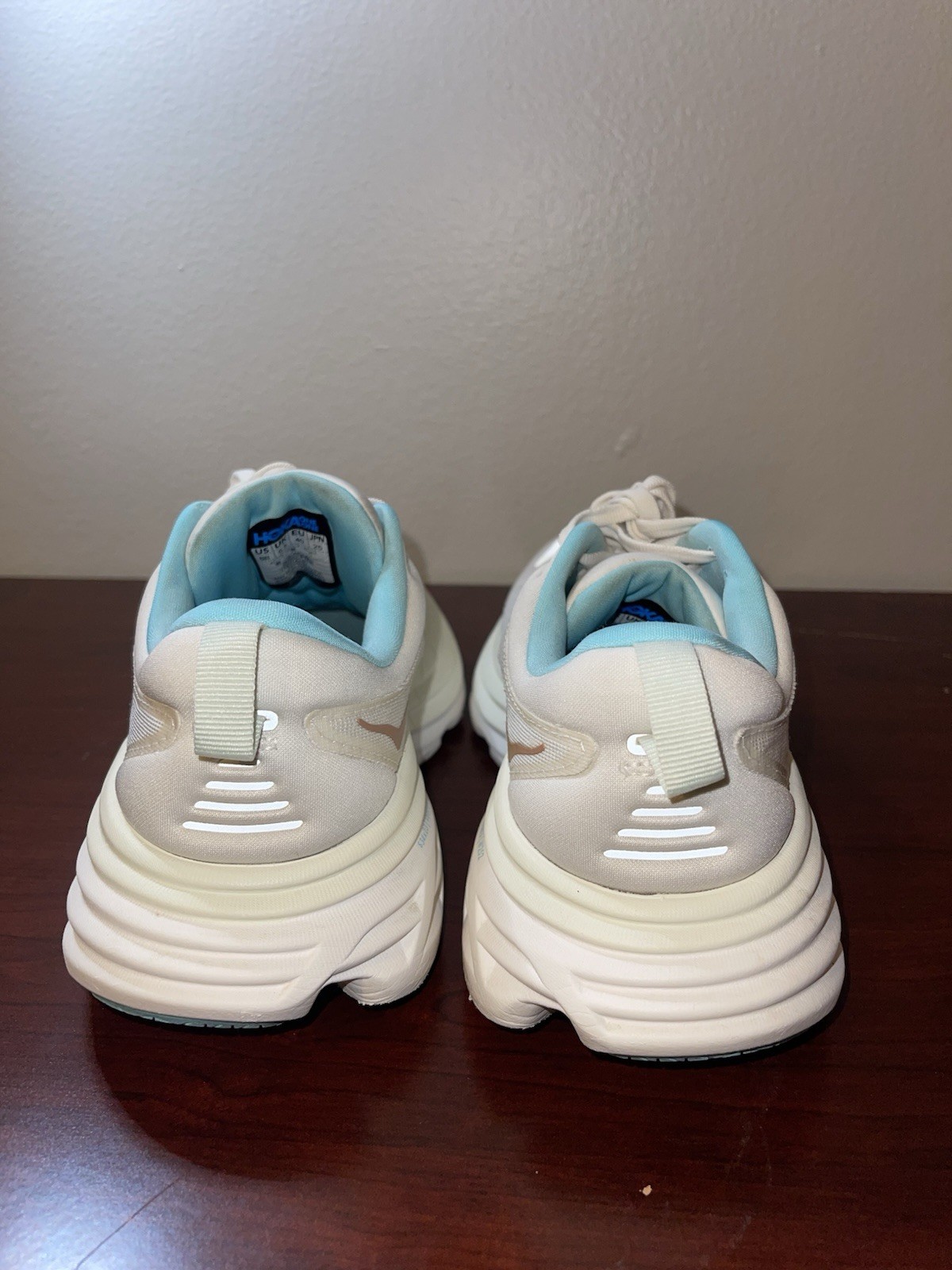 Hoka One One 8B