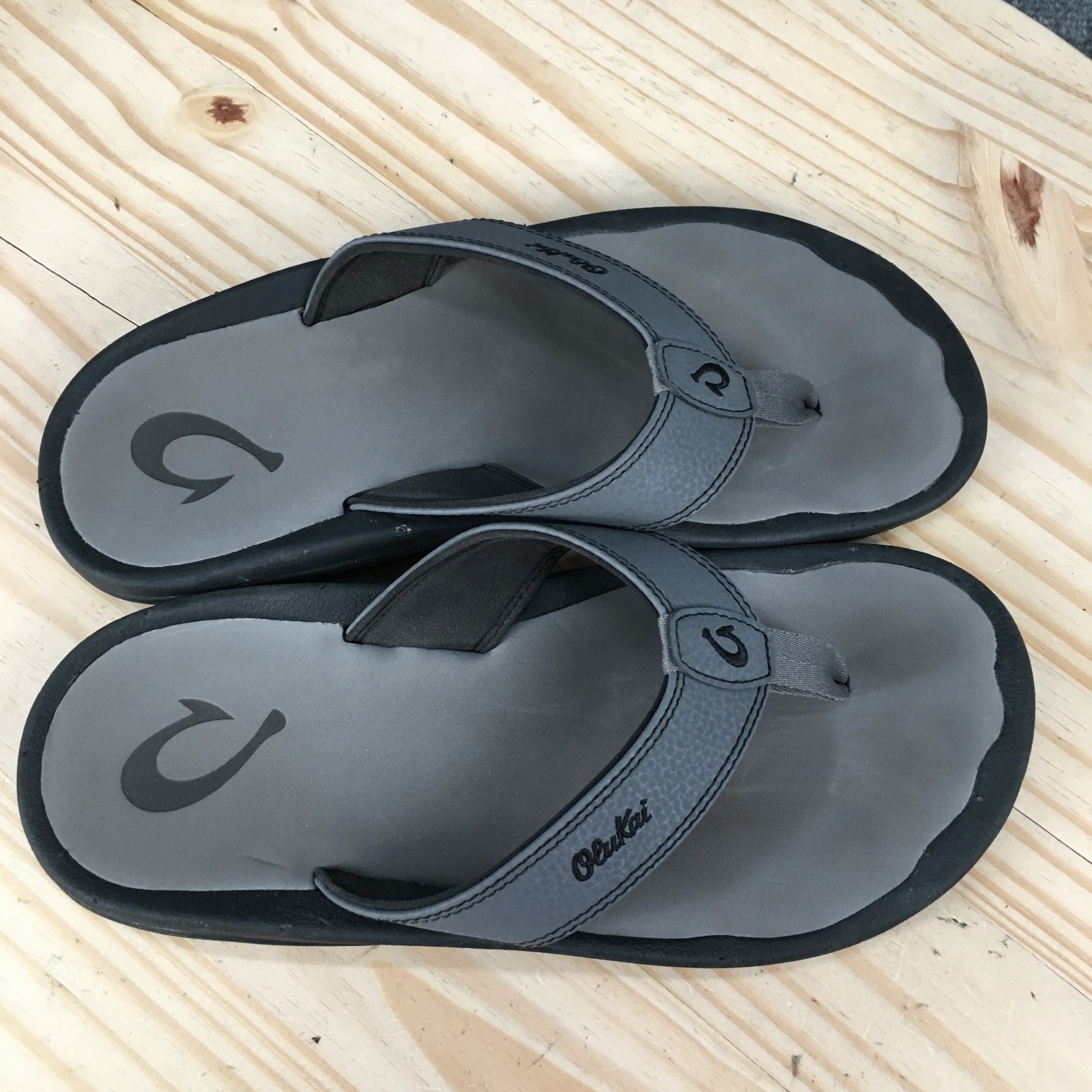 OluKai Flip Flop Mens 9 Ohana Thong Comfort Beach Waterproof Casual Sandal Gray