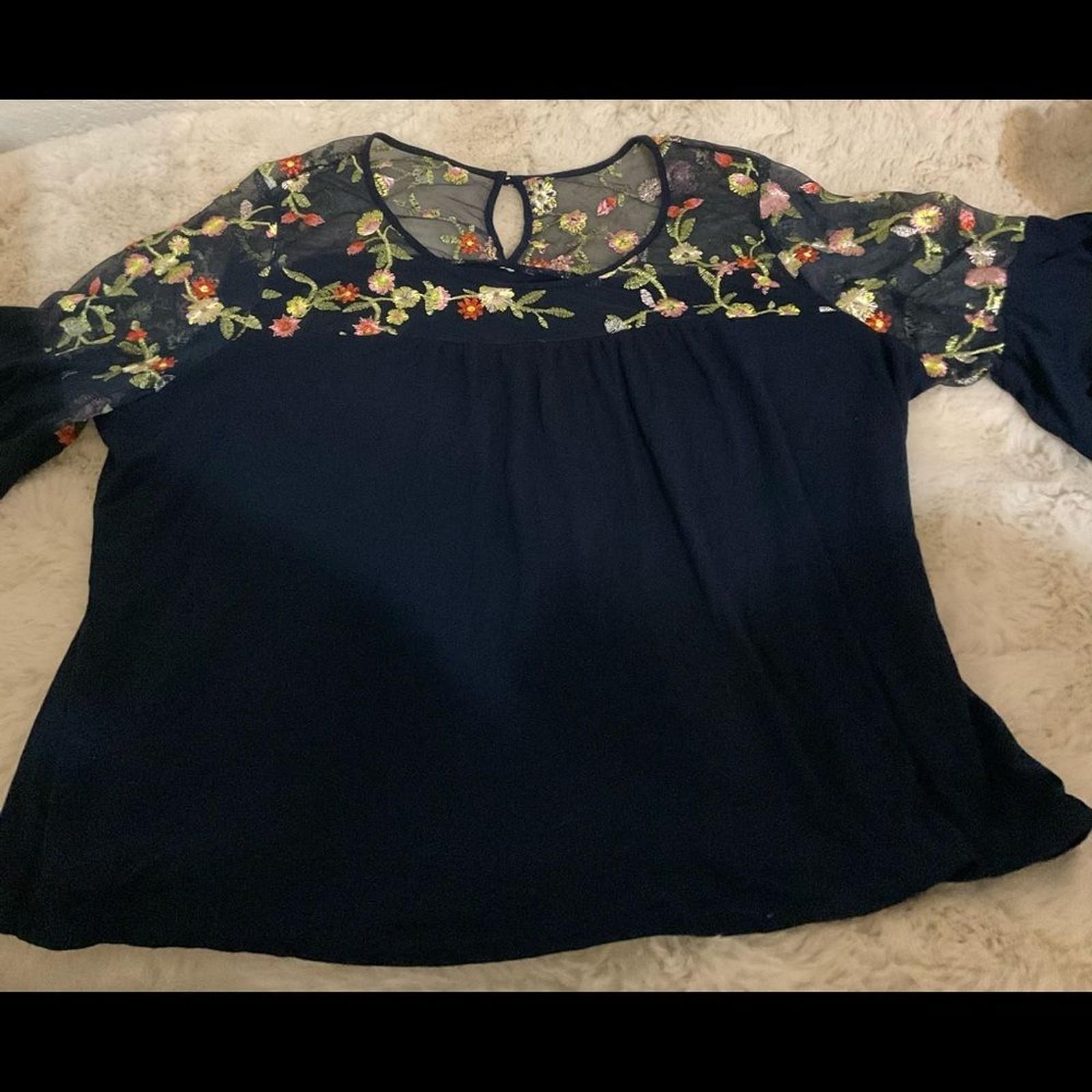 Embroidered black top L