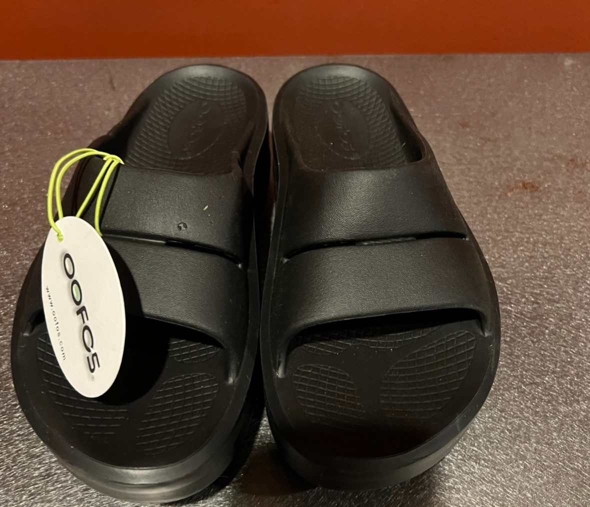 Oofos Unisex Ooyea Multiple Colors and Sizes WITH TAGS NOT IN THE BOX