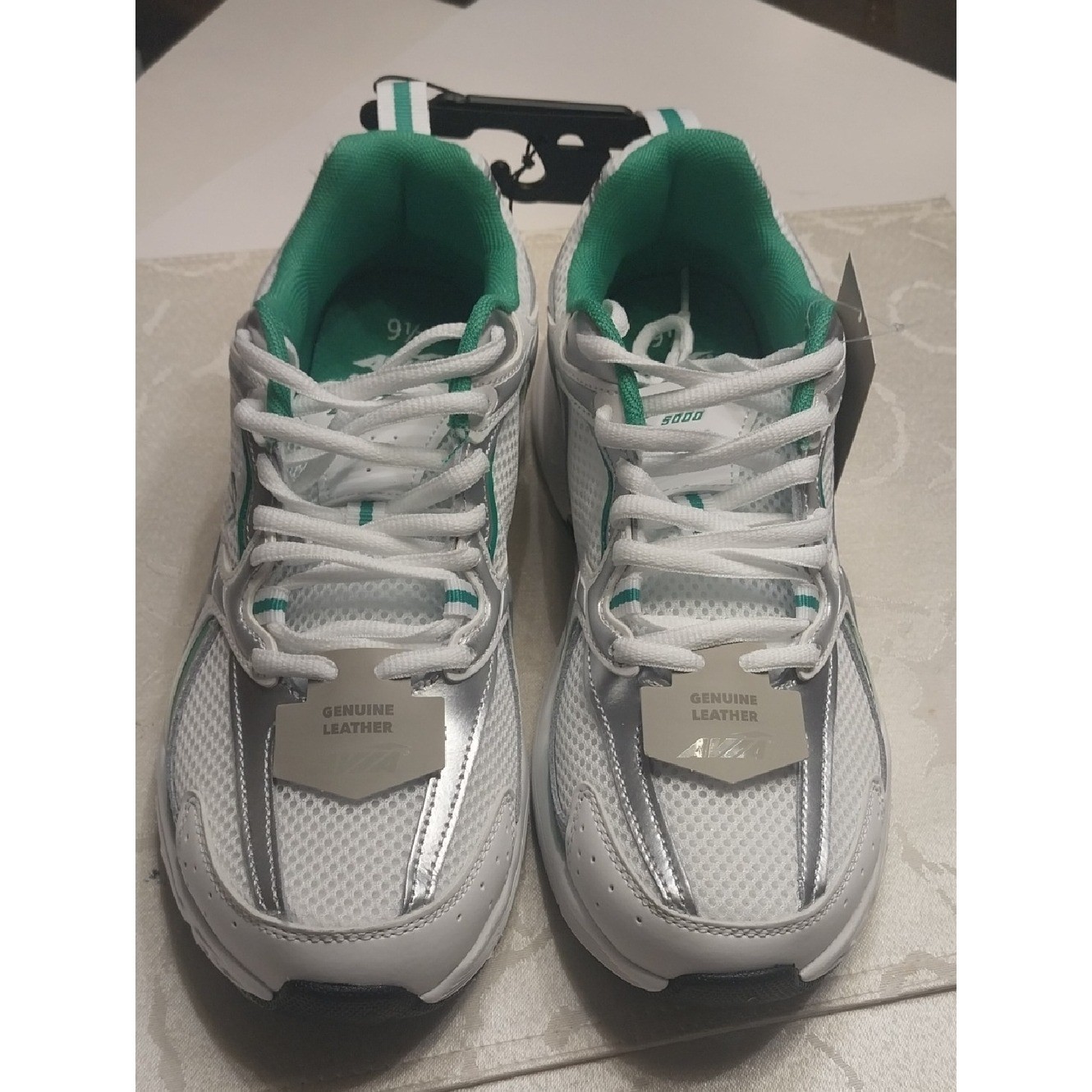 Avia NWT Women’s 5000 Performance Sneakers Size 9.5 M Green White Leather Mesh