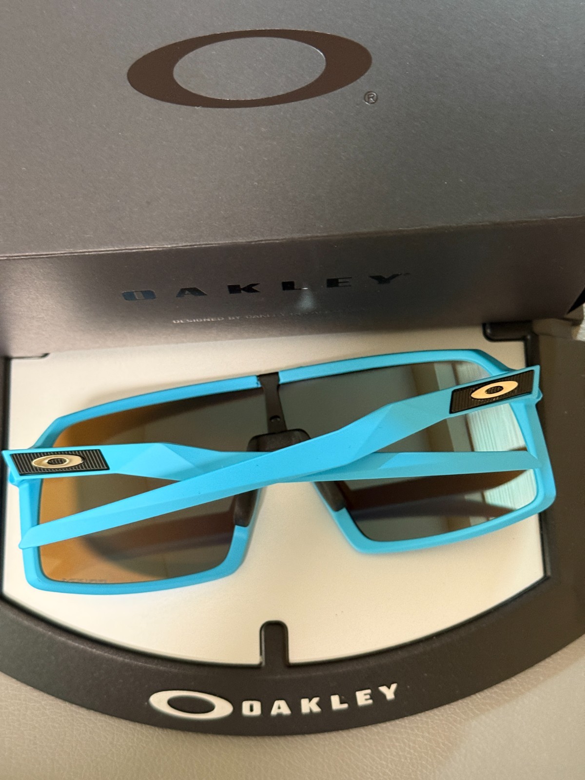 Oakley OO9406 Sutro Prizm Sapphire Mirrored Lenses Men’s Sunglasses