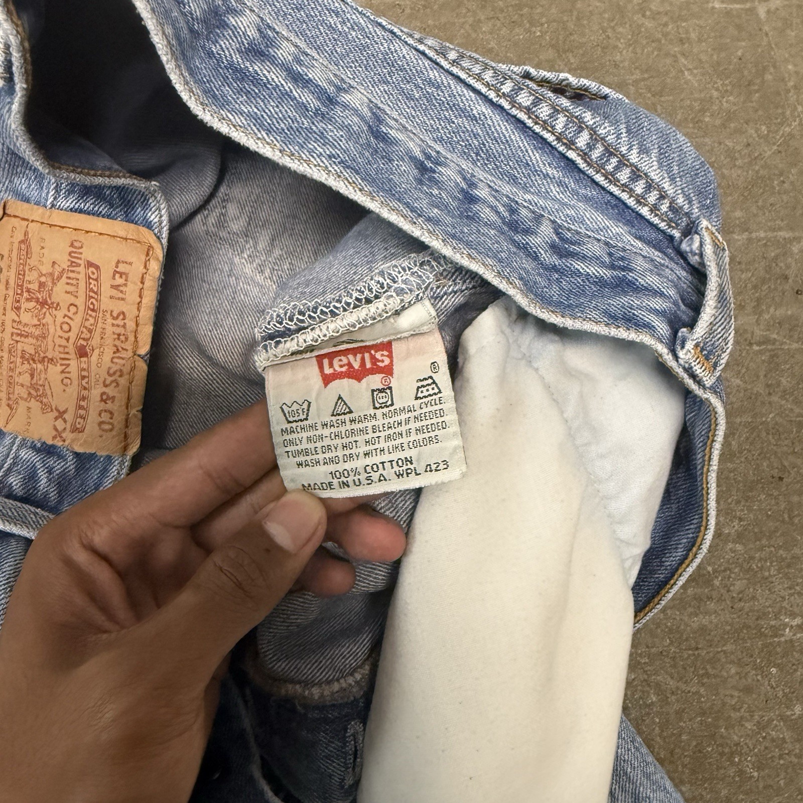 VINTAGE 90s Levi’s 501 Series button fly light wash straight jeans distressed