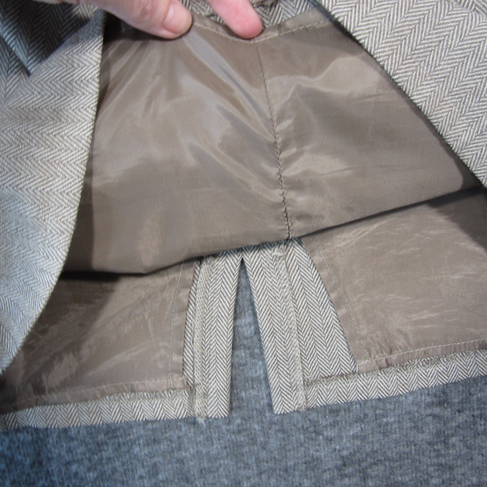 Harve Benard Wool Herringbone Skirt 10P Tan Back Vent Lined Old Money Academia