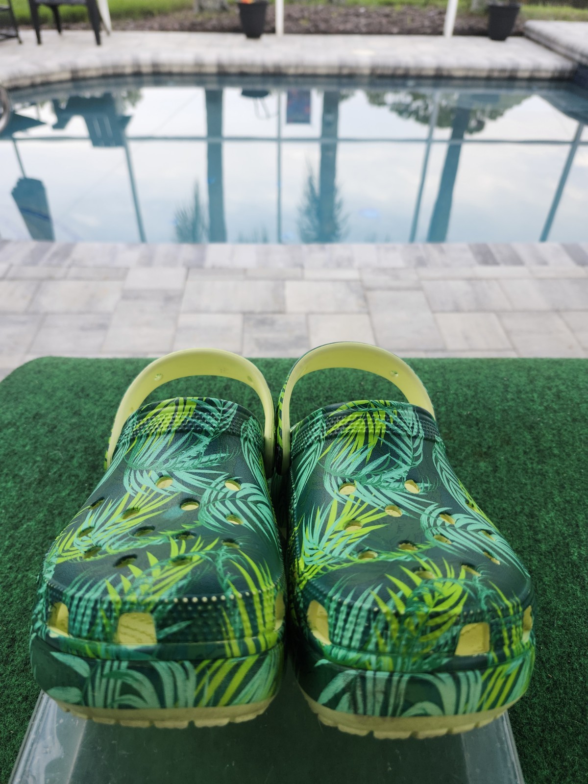 Crocs Classic Tropical Palm Print Clogs Green Unisex W8 M6 Comfort Shoes
