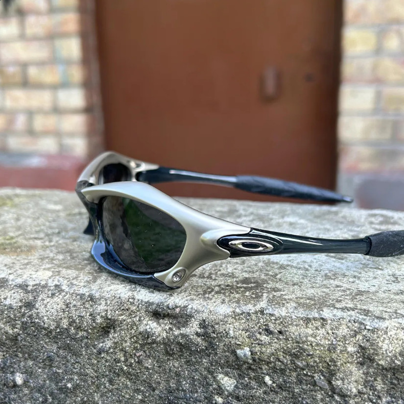 Vintage Oakley Splice Black Sunglasses Sliver Frame Gorpcore Style