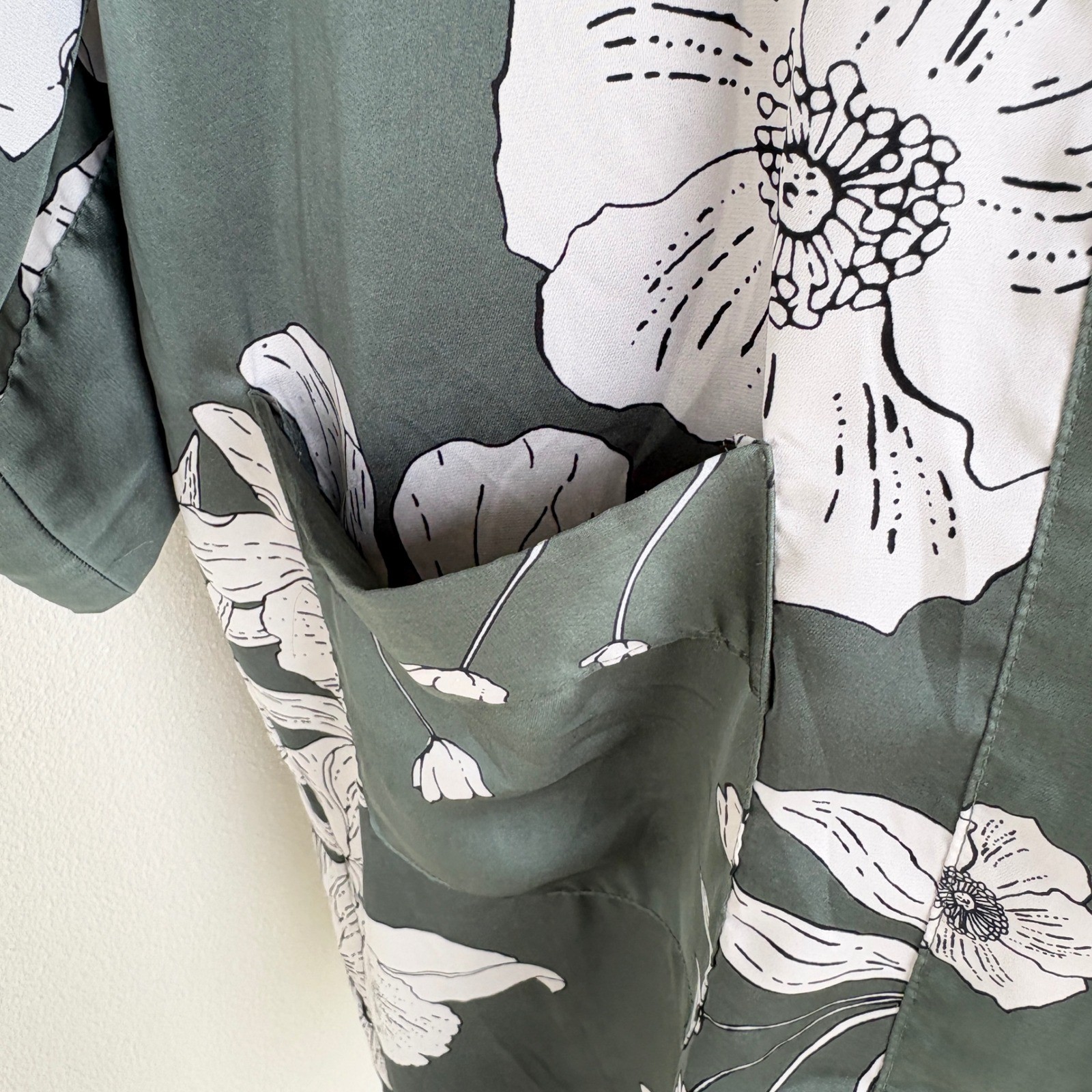 Victoria’s Secret Kimono Robe Floral Sage Green Satin Duster, Women XS/S Green