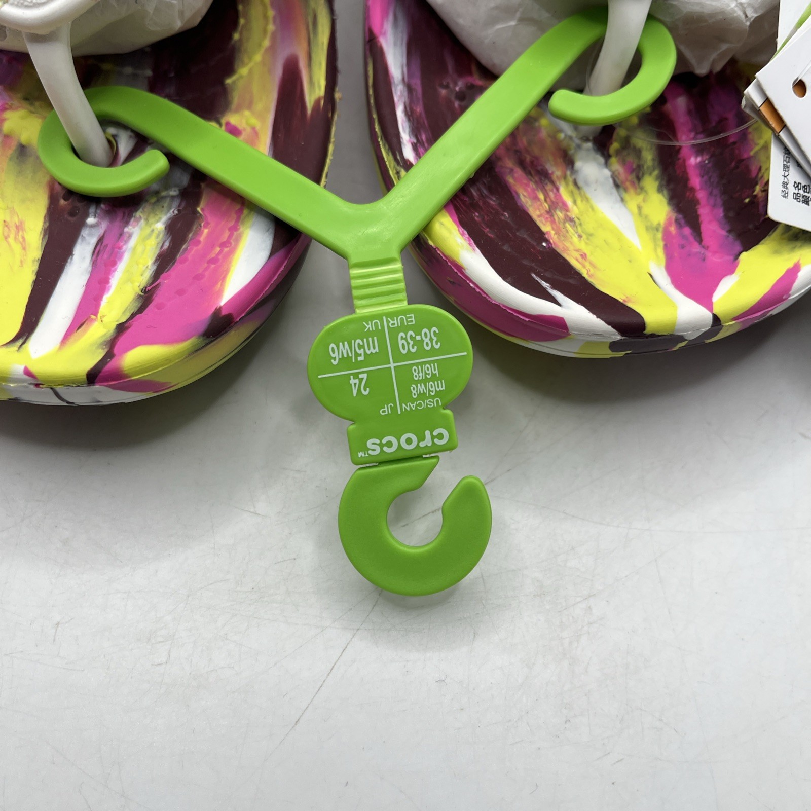 Crocs Classic Flip Flops Marbled Sandals W8 M6 207822-6RW NWT
