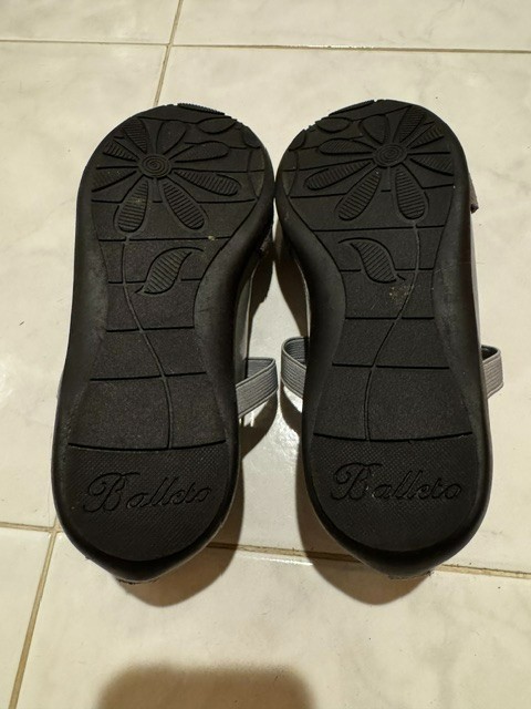 Girls size 1.5w ballets flat gray color maria 50306c NEW IN BOX