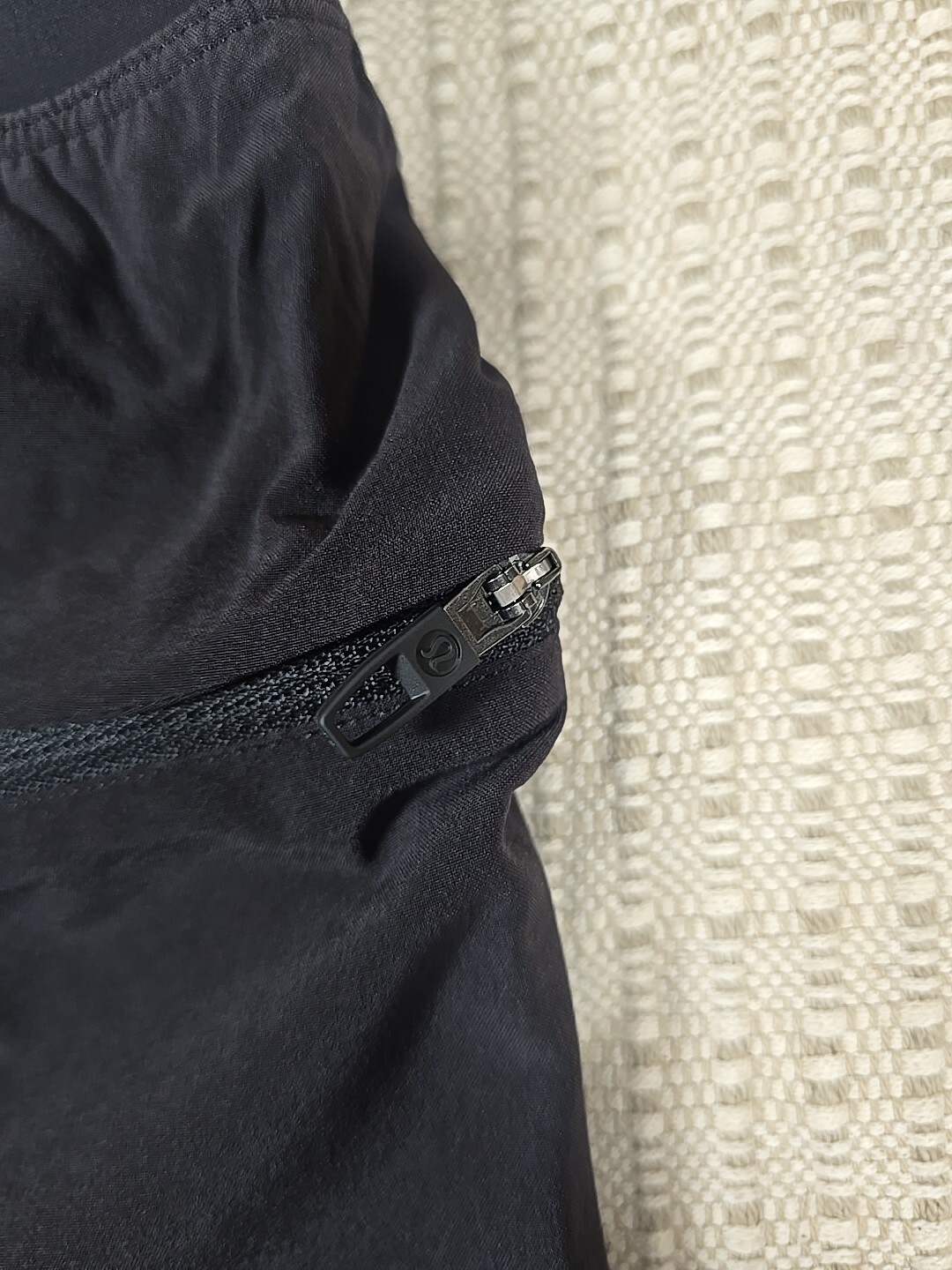 Size Large Lululemon T.H.E. Short 9″ Linerless BLACK LM7AA0S BLK Men’s New NWT
