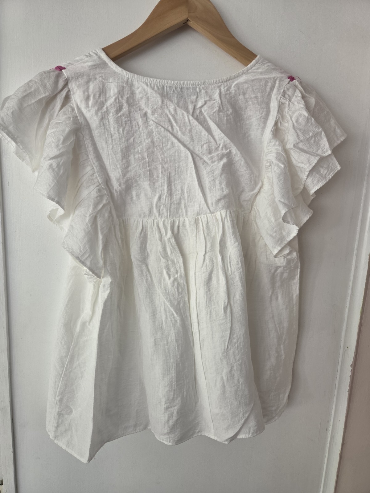 Summer White Top 100% Cotton Size Small Beautiful!