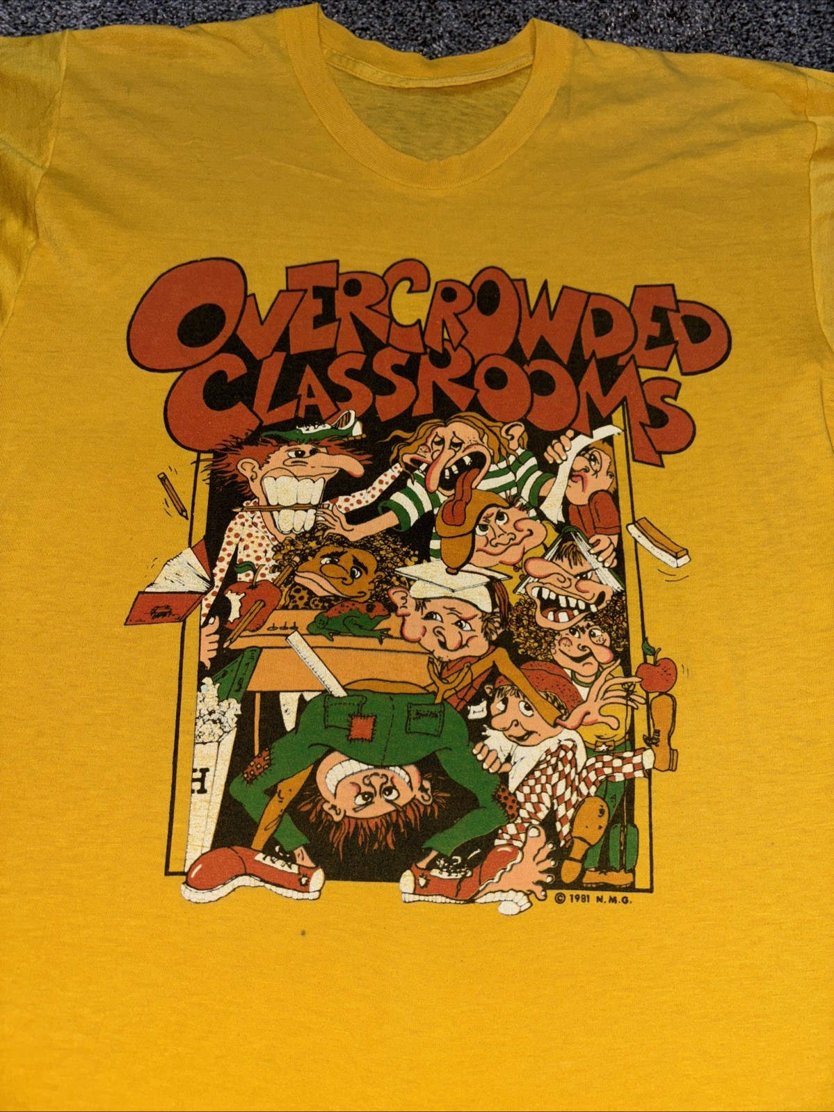 Vintage 1981 Crowded Classrooms School Cartoon Humor Very Rare M/L Yellow