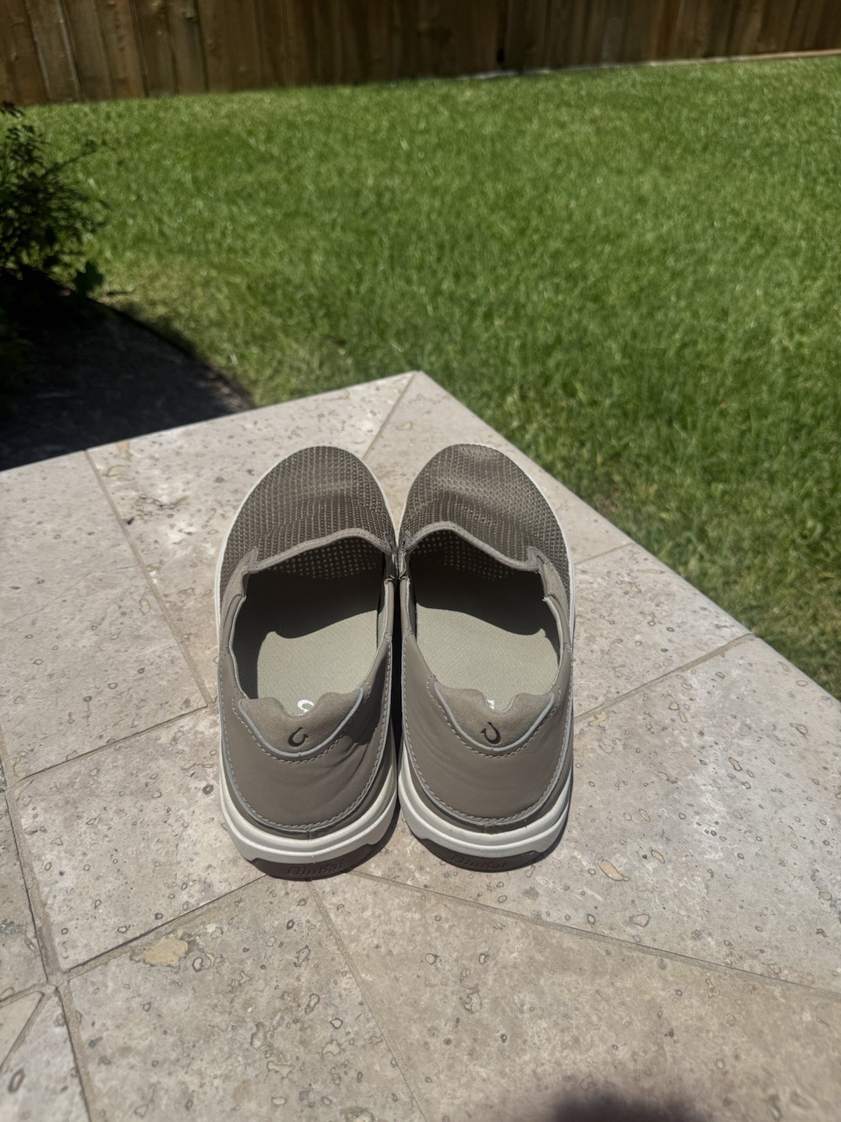 OluKai Lae’ahi Men’s Breathable Mesh Slip-On Shoes Gray/White US 10.5
