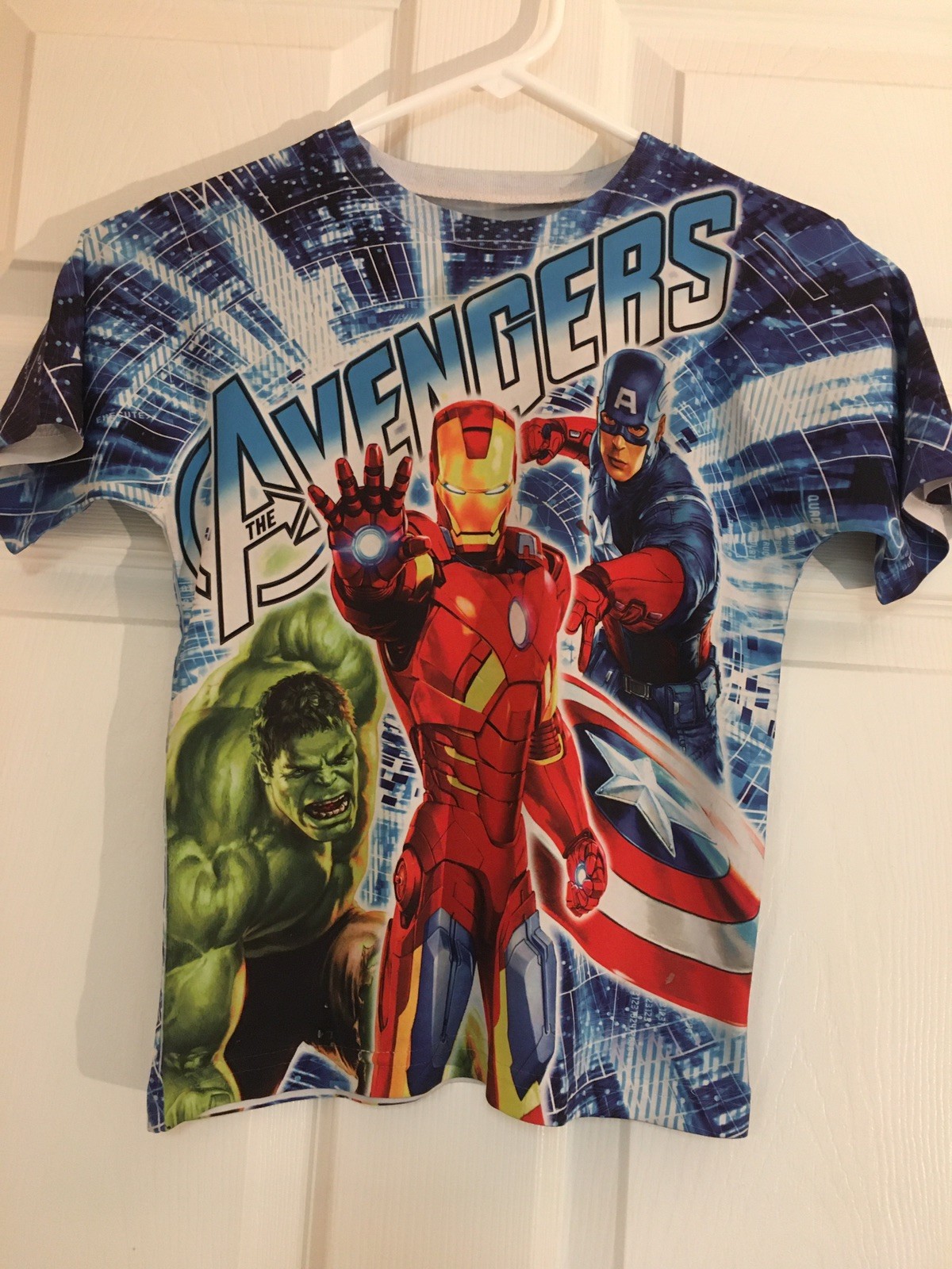 Cartoon Network Boys Size 6/7 Marvel Avengers Athletic Shirt Bright Graphics.