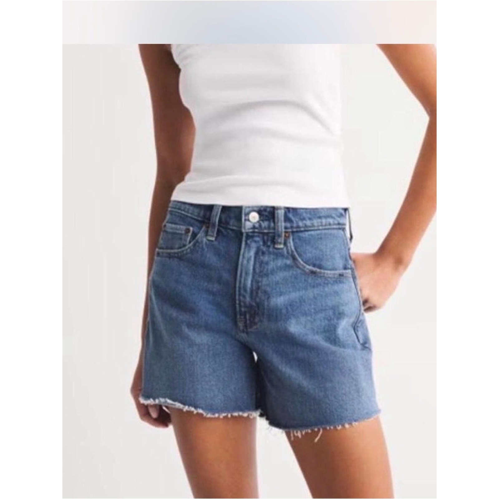 Abercrombie & Fitch “The Dad Short” in a high-rise fit with a raw hem 29/8