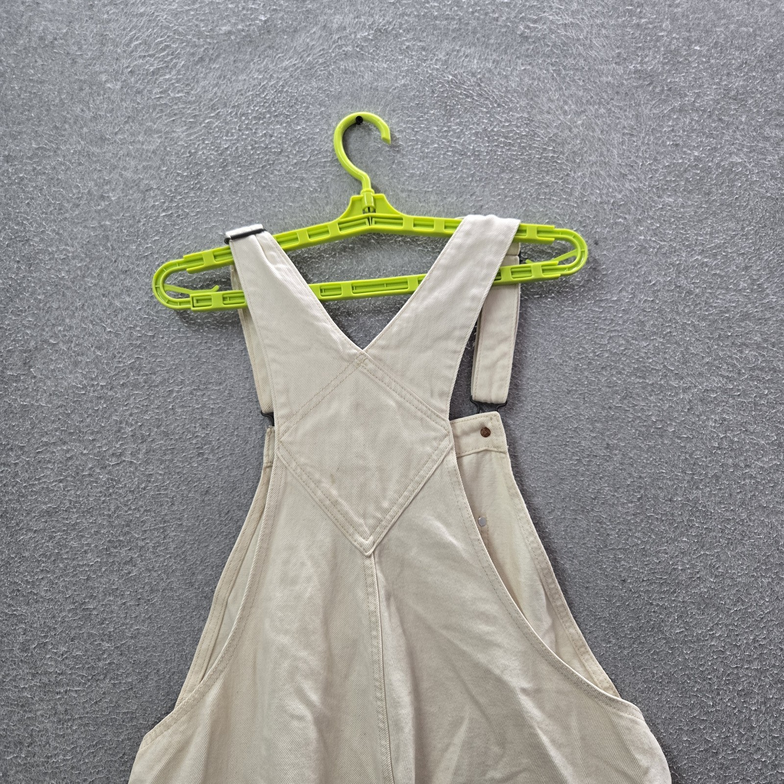 Old Navy Women Shorts L Beige Overalls Twill Overall Shorts Button 4.5″ Inseam