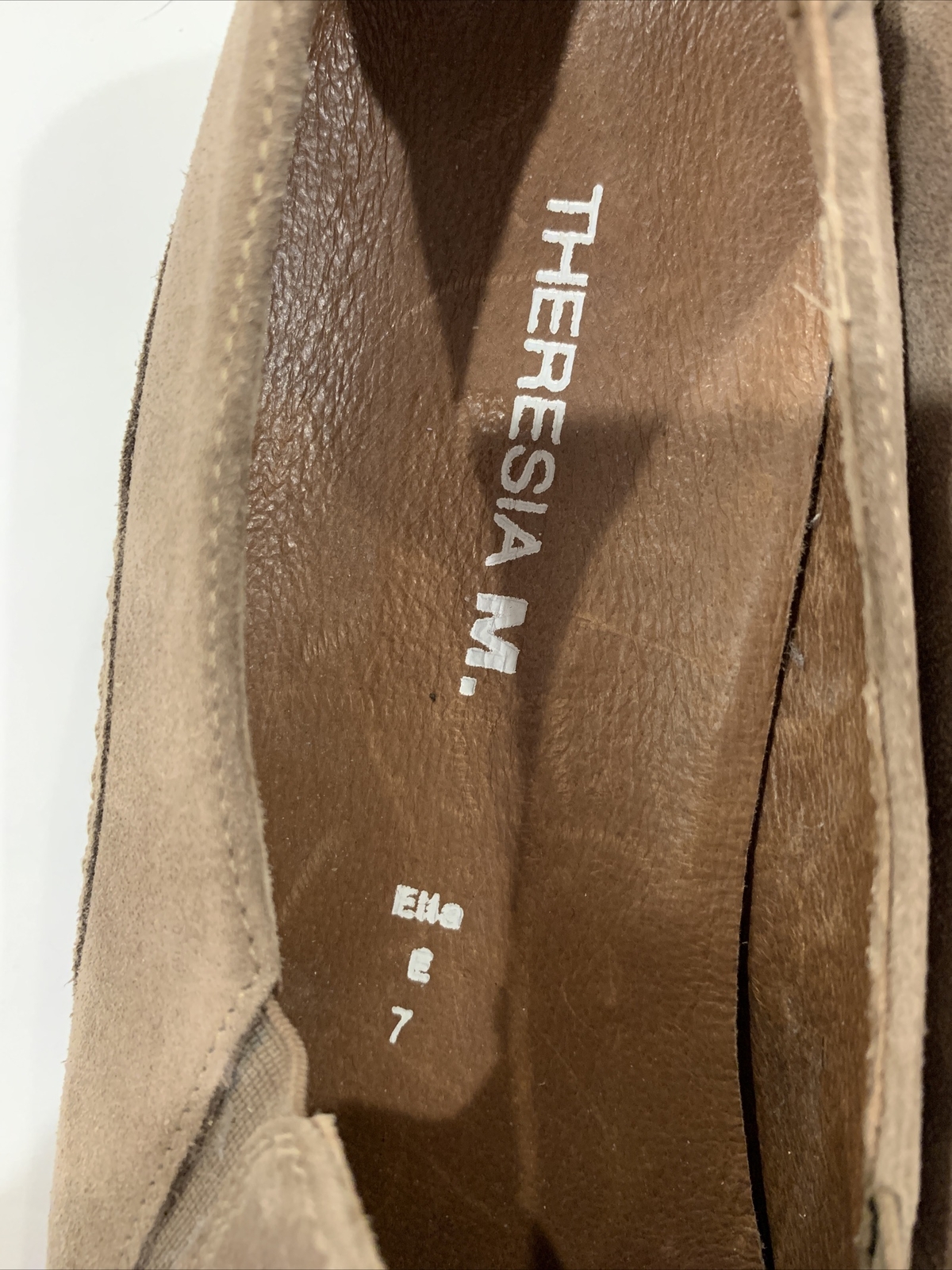 VGC Theresia M. Beige Leather Loafer Women Shoes. Model “Ella”. US Size 9 to 9.5