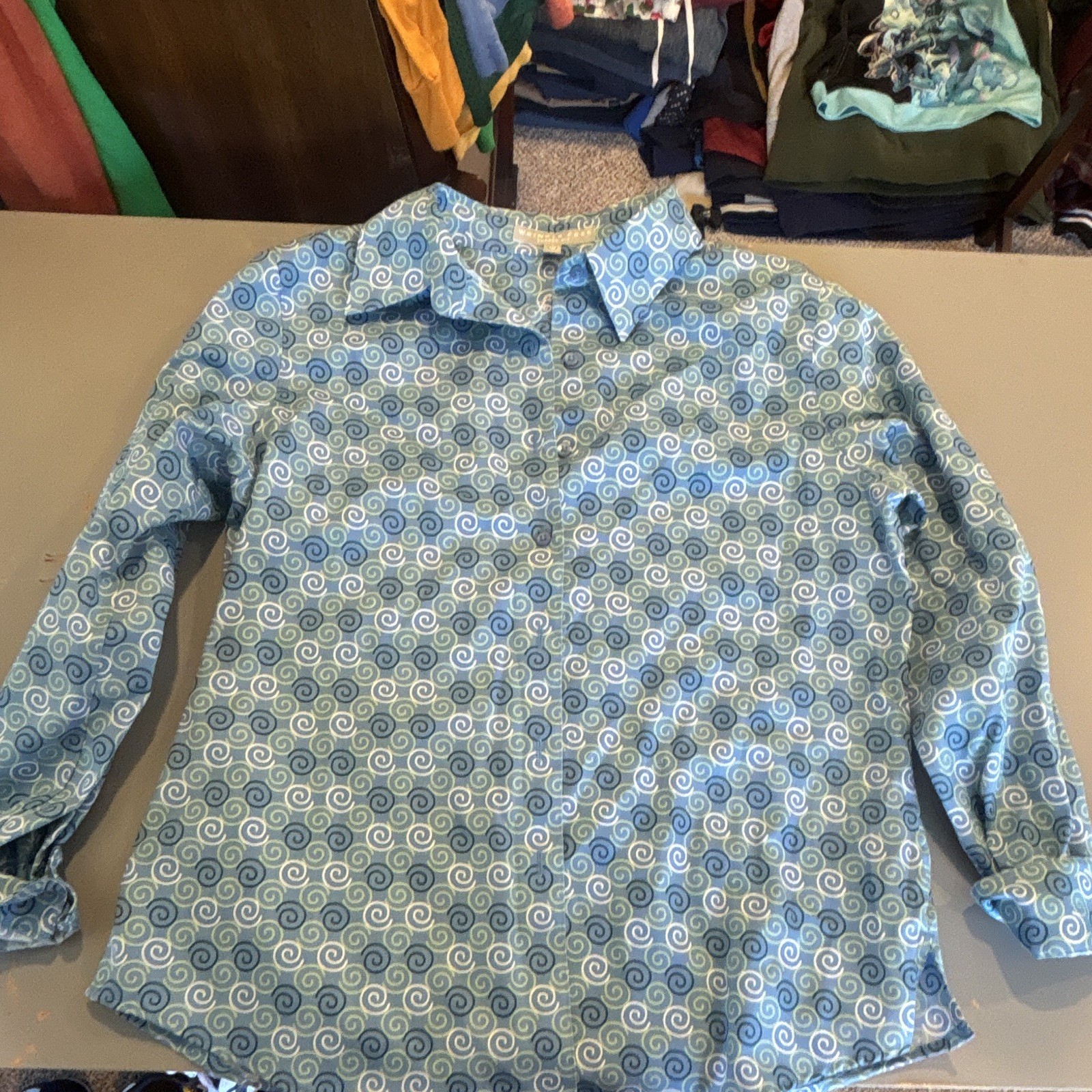 Forenza Women’s 8P Petite Wrinkle Resistant Shaped Fit Swirl Button-Up Shirt
