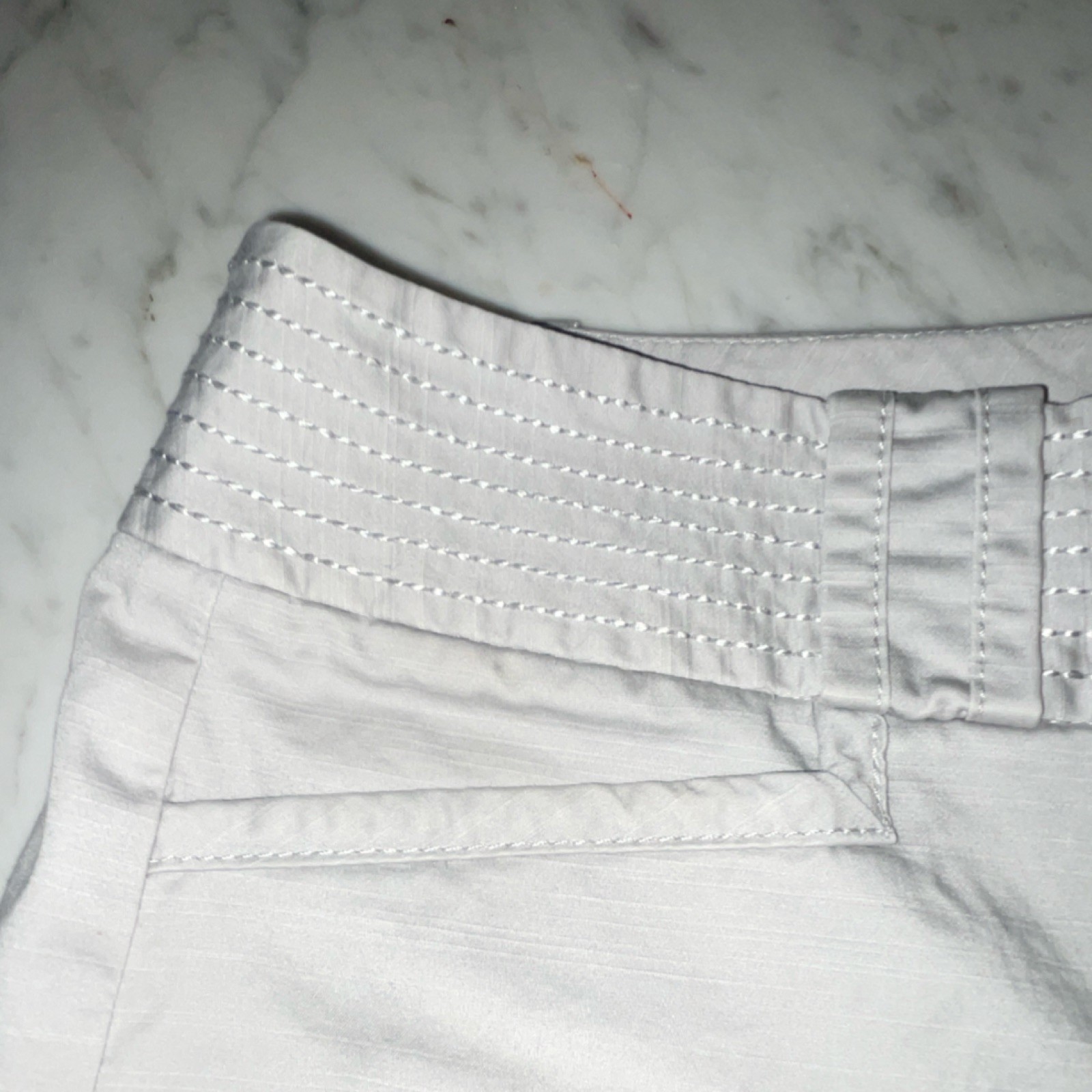 White House Black Market Chino Shorts Women 6 White Mid Rise 4in Pockets