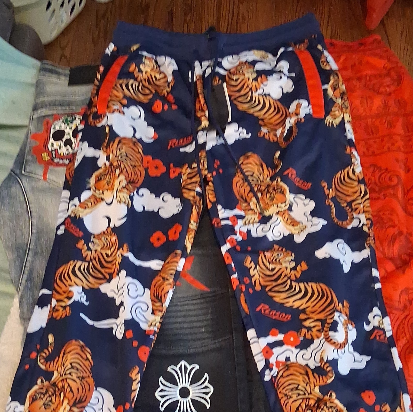 Reason Men’s Lot 2 Sweat pants and 3 Jeans