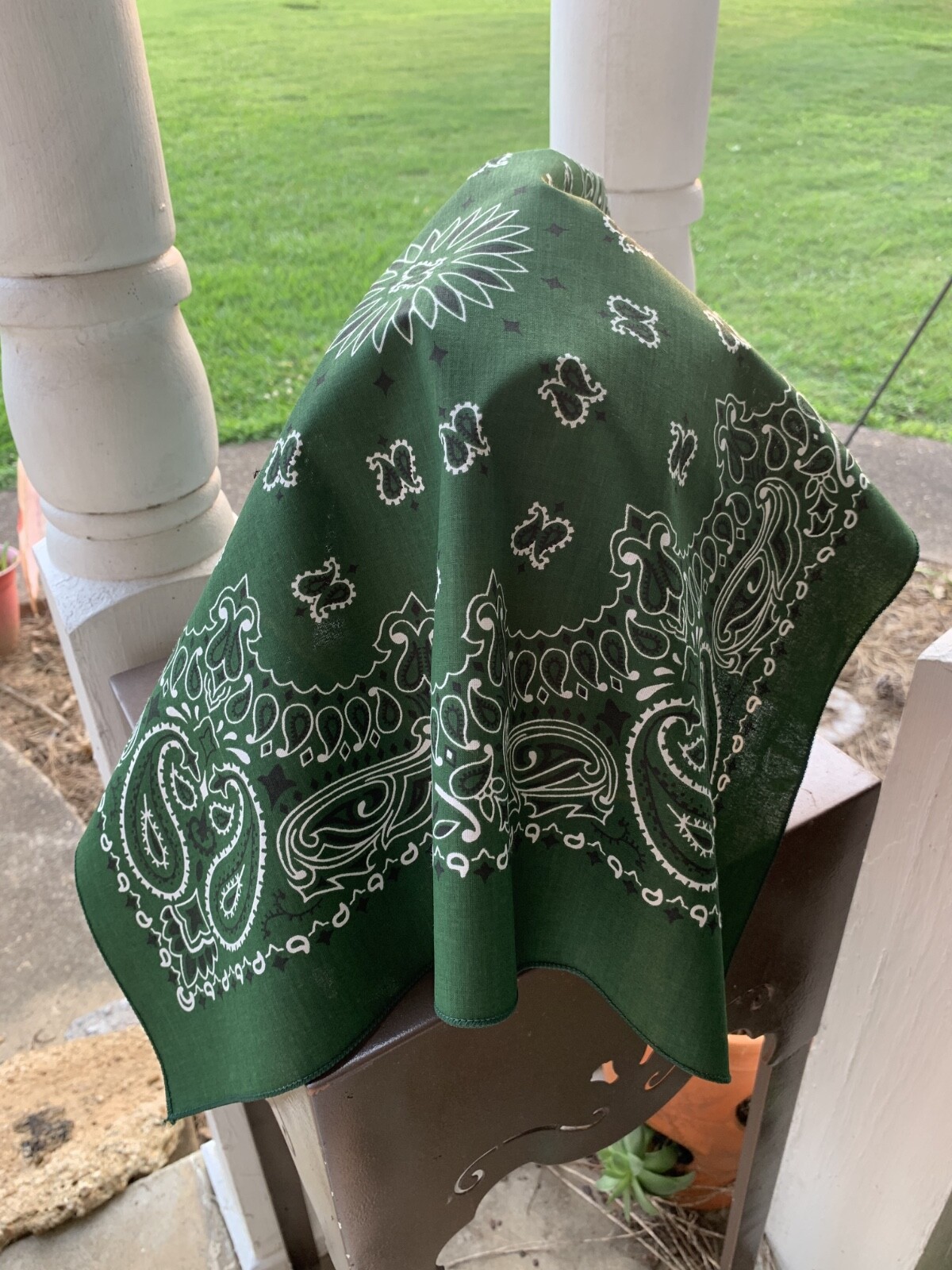 Hunter Green Paisley 22×22 Bandanna, Made in USA, great for crafts customes