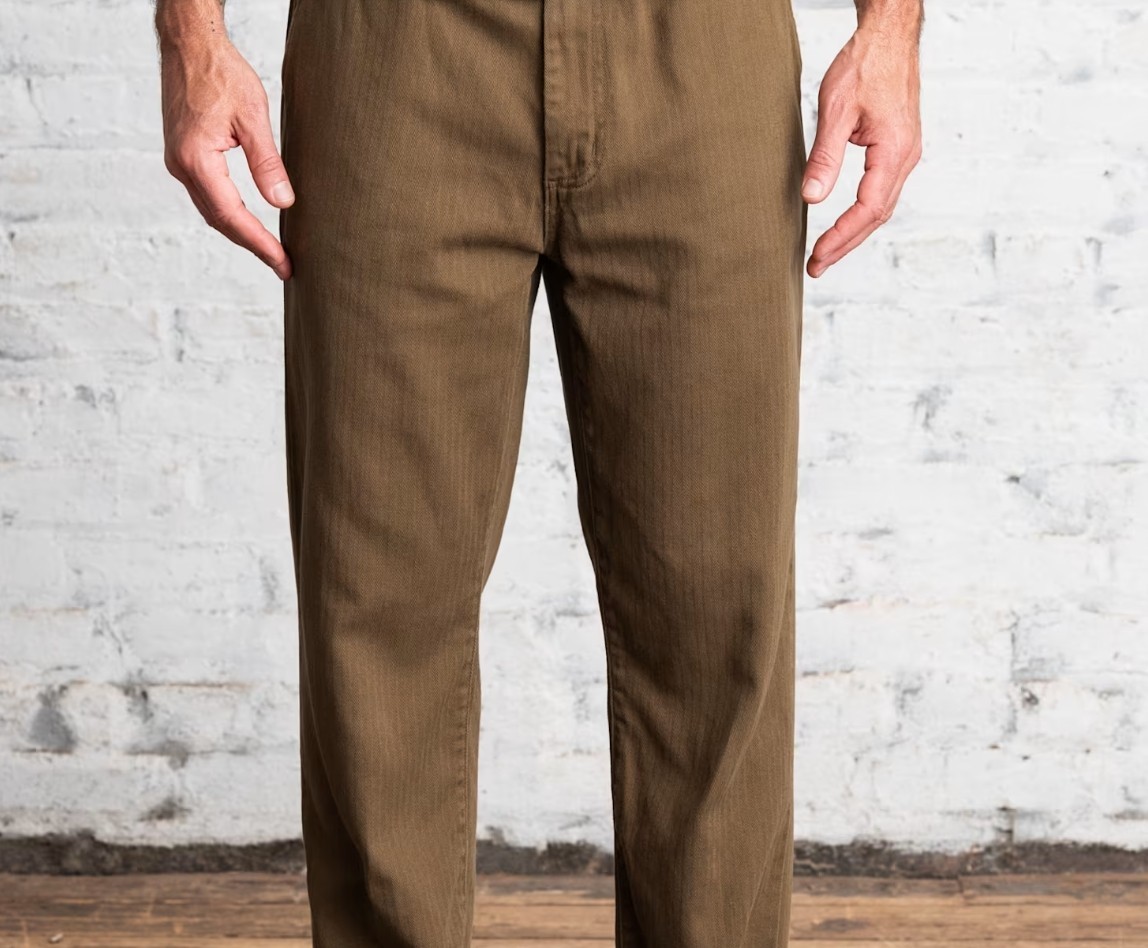 The Officer Chino-High-quality cotton provides a soft, purposeful texture .