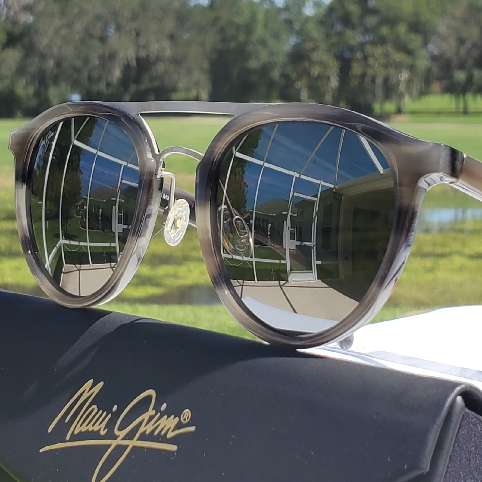*******Maui Jim “SUNNY DAYS” 529-14E Gloss Grey Horn Frames / Grey Lenses*******