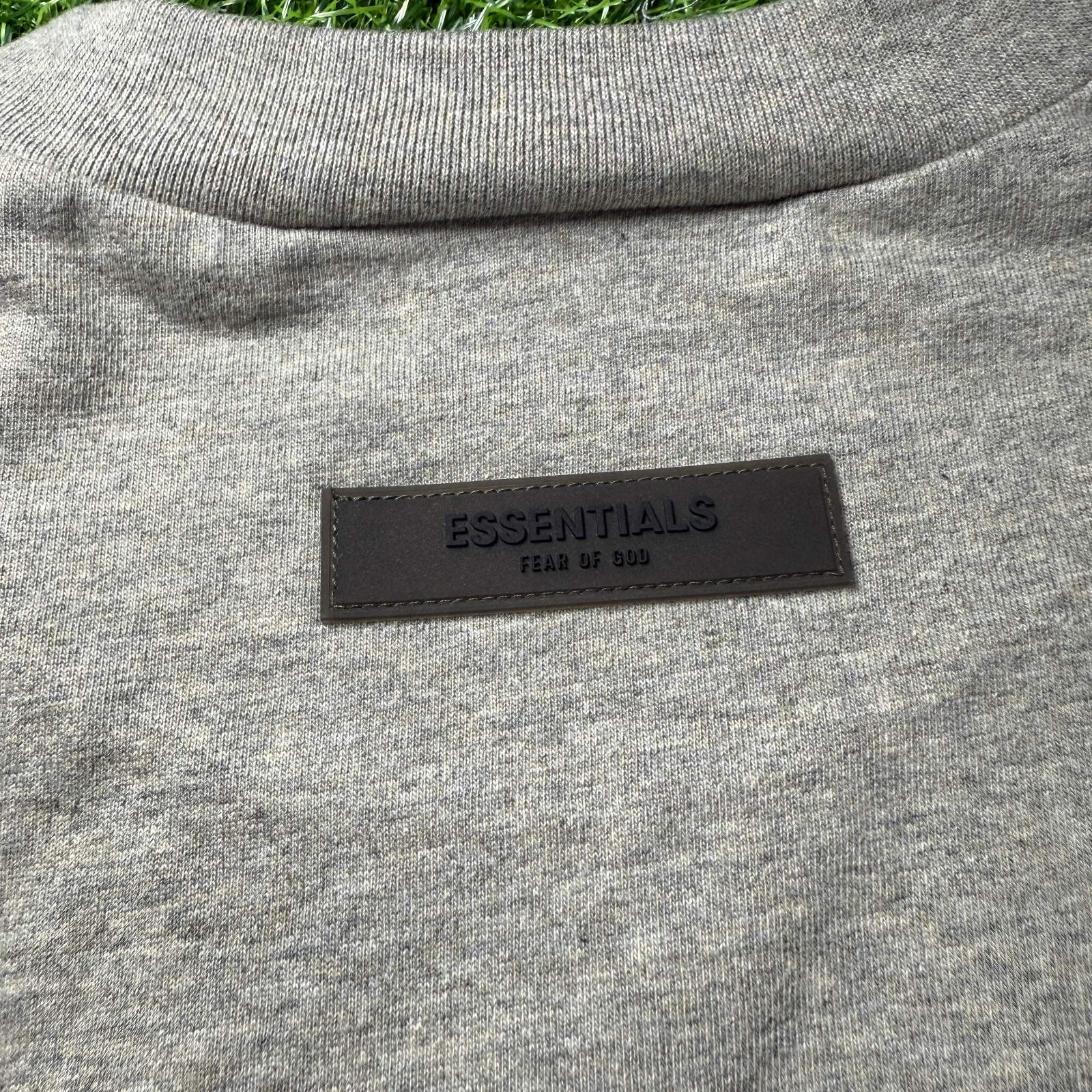 Fear of God Essentials T-Shirt SS22 Dark Oatmeal Gray – 100% Authentic (XS-XL)
