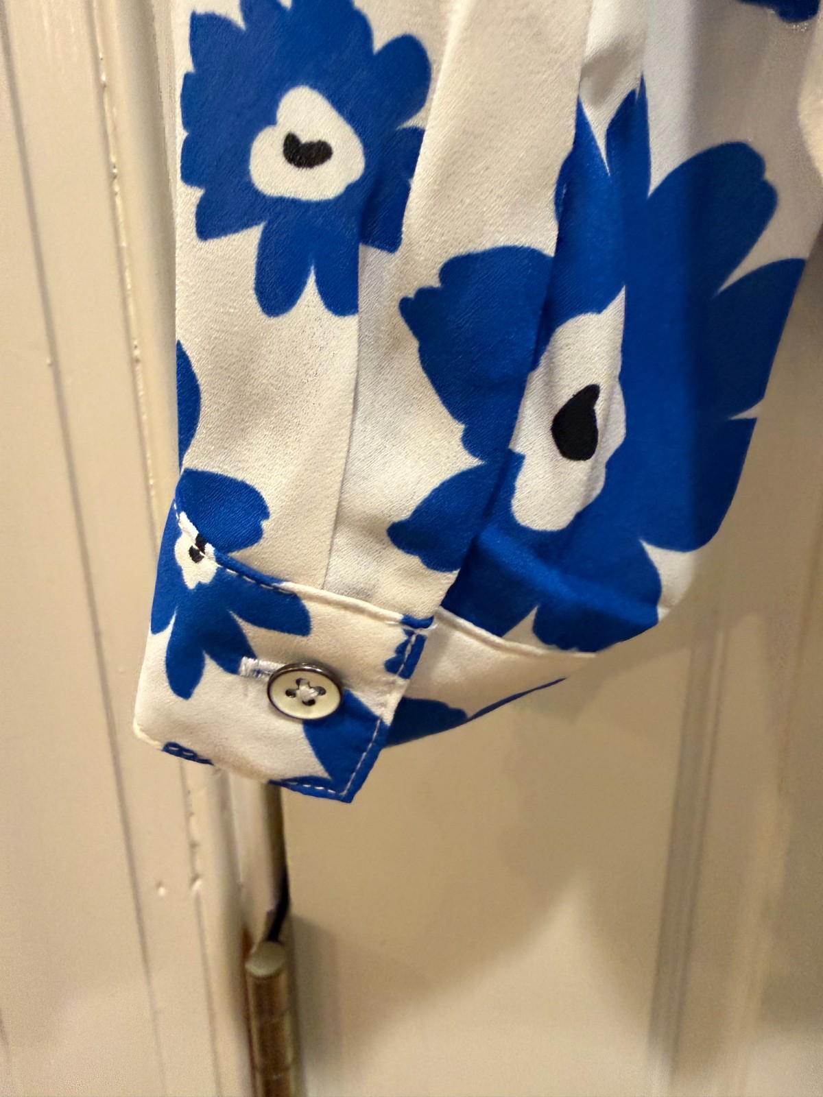 cabi Florist Blouse Button Front MEDIUM Blue & White Floral, Long Sleeves