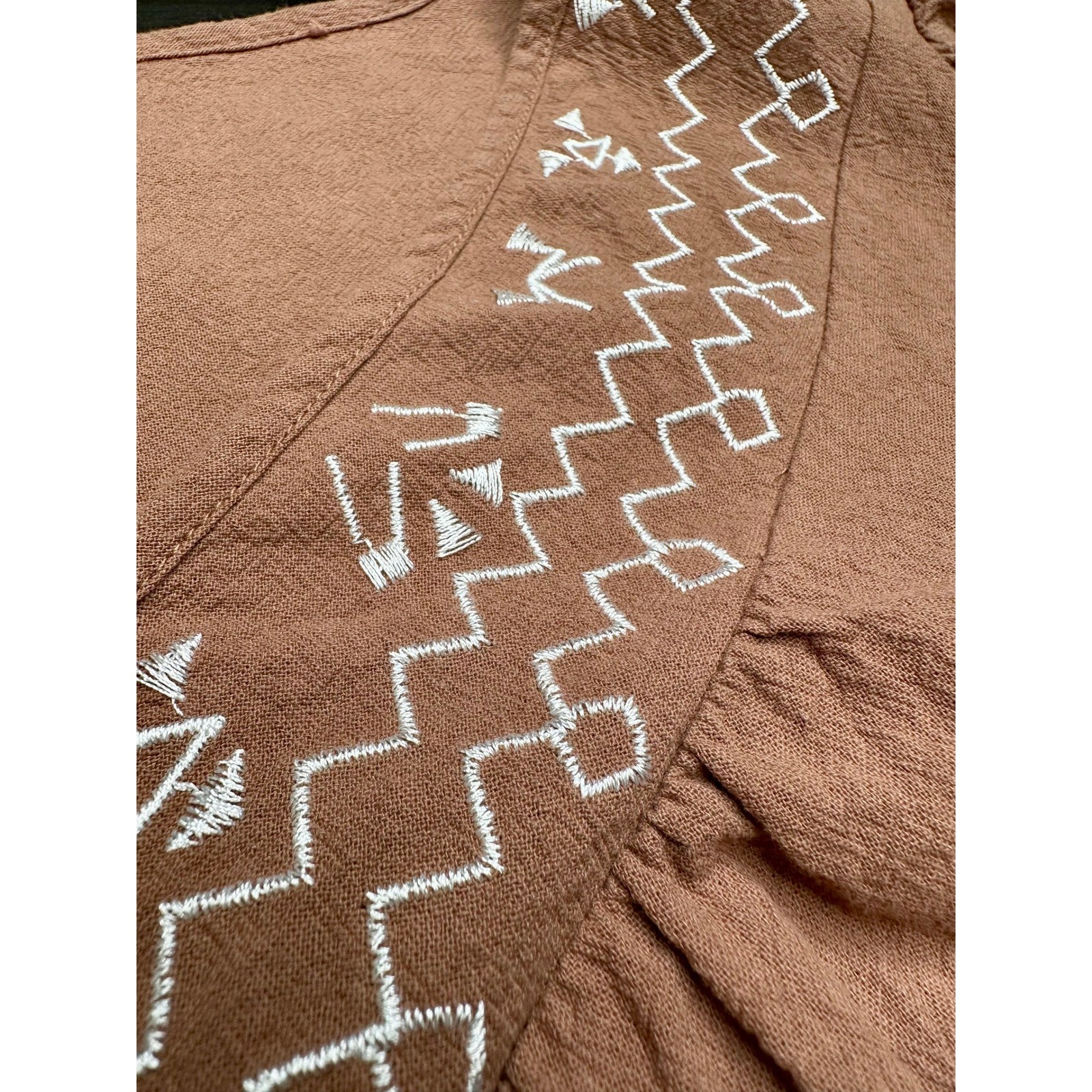 BloomChic Embroidered Blouse Womens 18-20 Brown V-Neck Tie Front Puff Sleeve