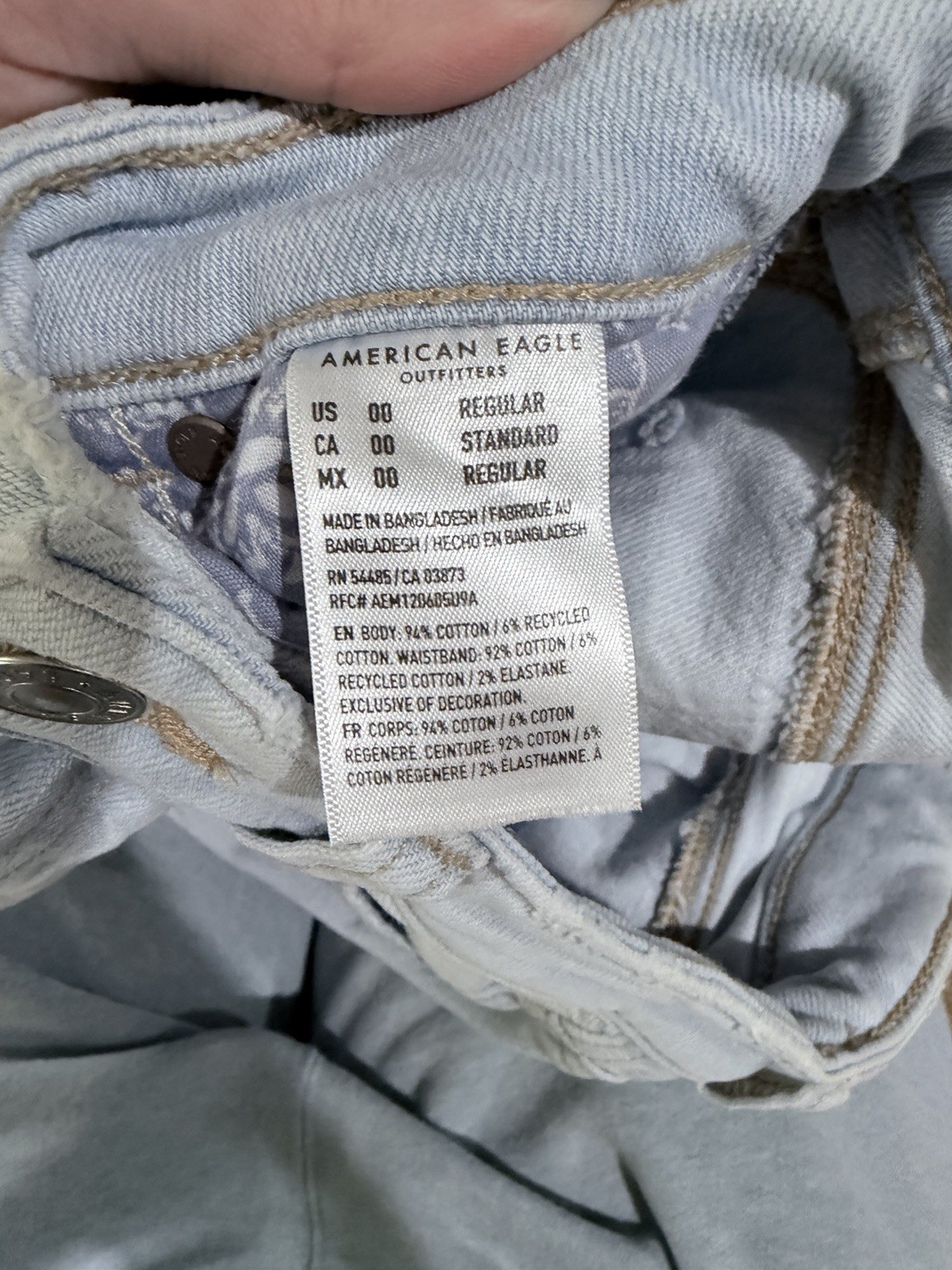Womens American Eagle Light Wash Mom Jeans W/ Paisley Print Pockets Size 00R