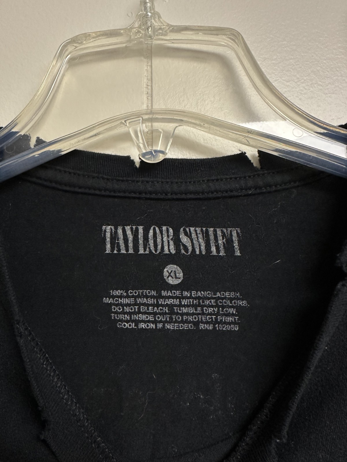 Taylor Swift Official Reputation Theme Distressed Black Tee XL