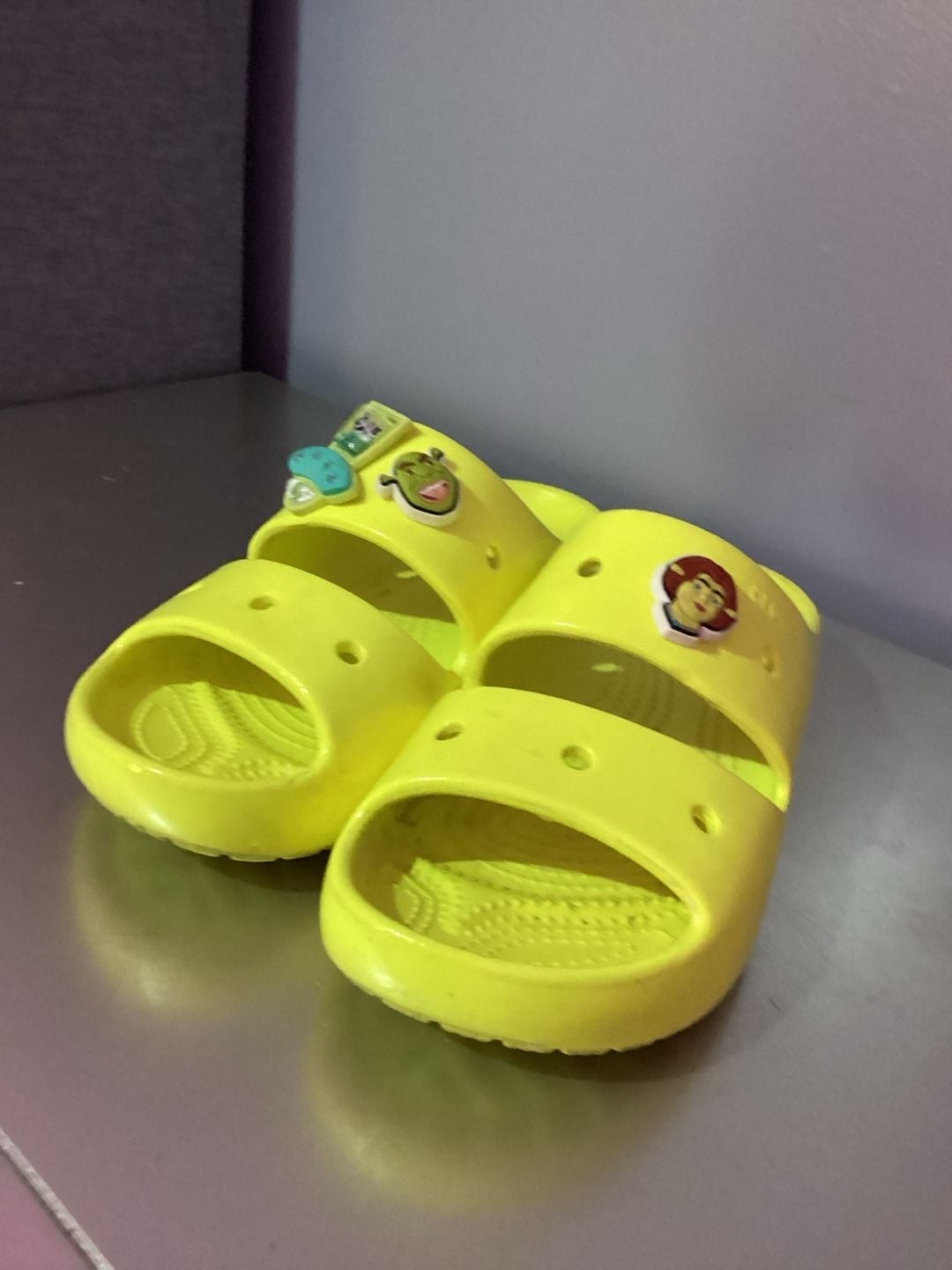 Crocs Classic Two-Strap Slide Sandals in Neon Yellow w/Shrek Mens 4 Women’s 6