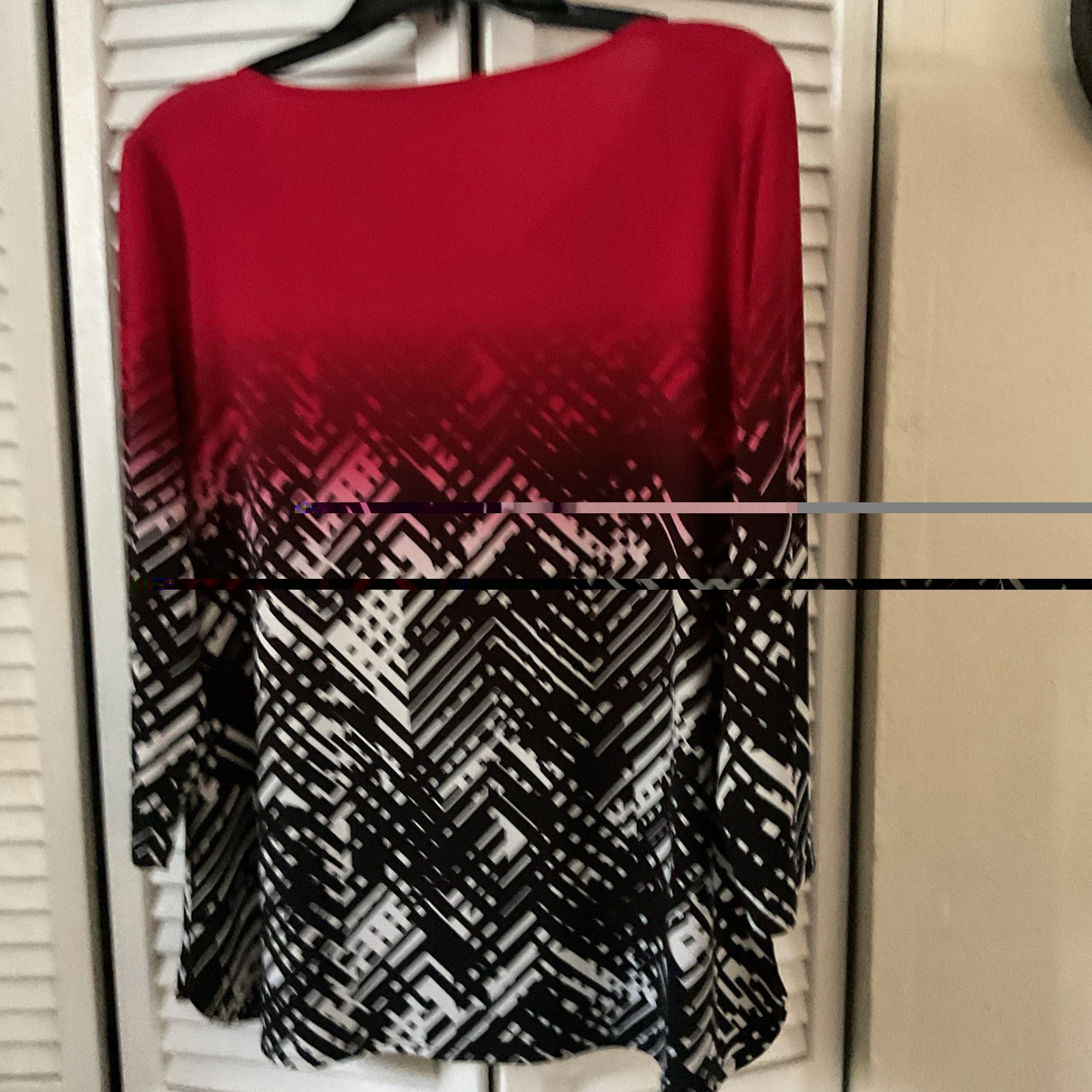 Calvin Klein Maternity Top L Red/Black/White Geometric V-Neck 3/4 Pullover