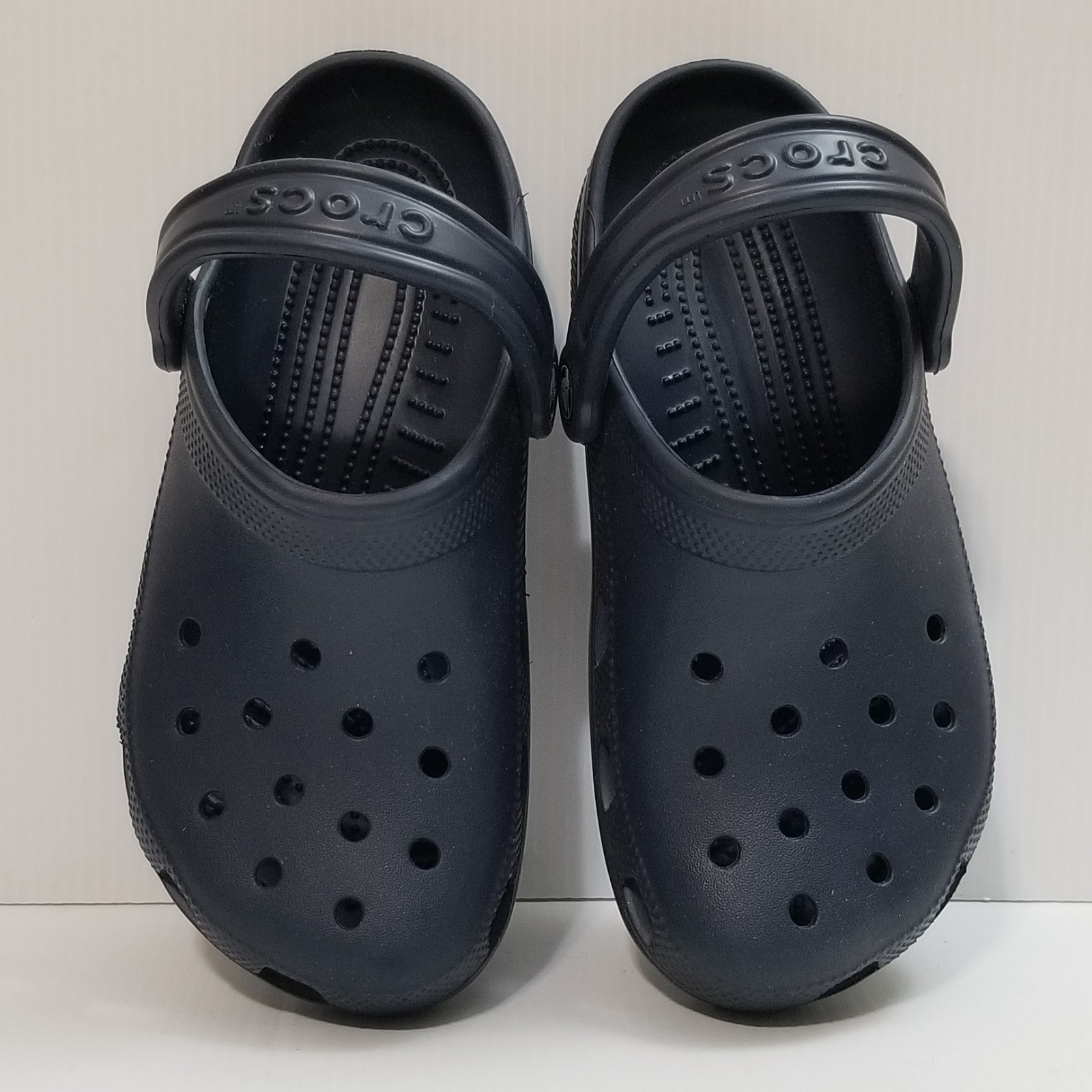 Crocs Unisex Navy Blue Classic Clogs Sandals Sz Men 4 Women 6 Slip On Water Shoe