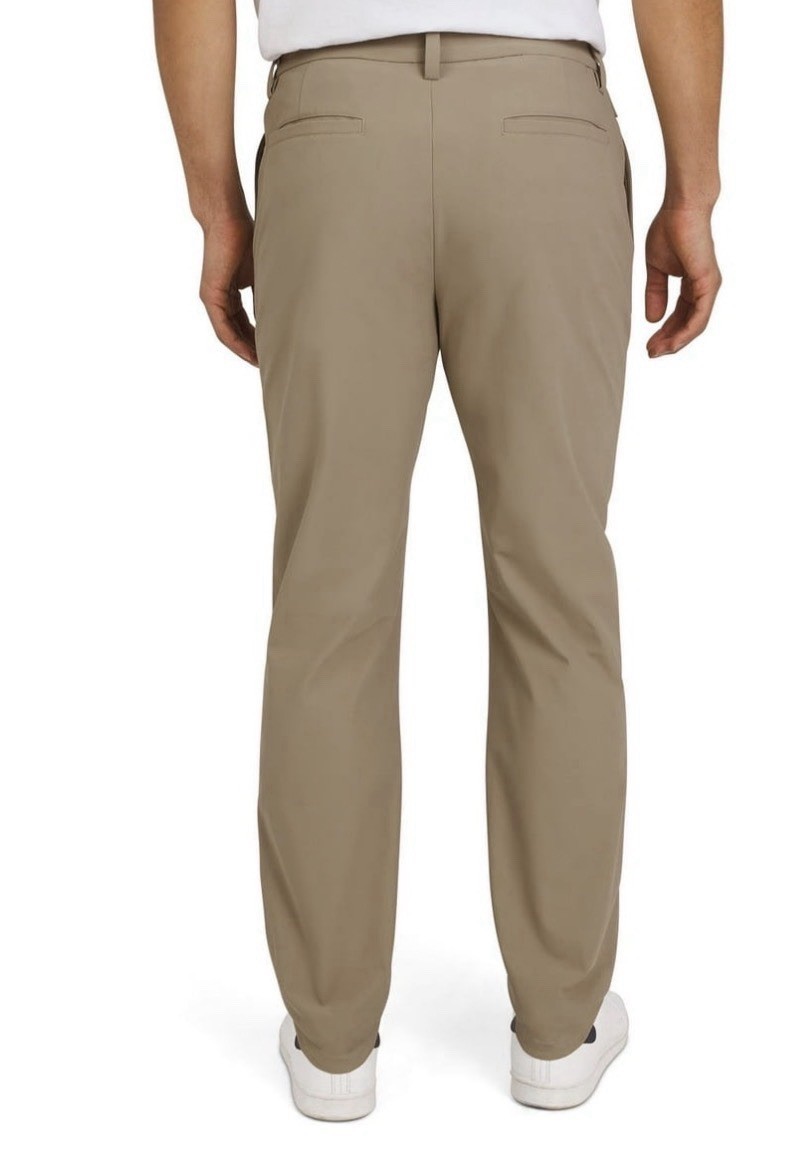 Dockers Men’s Tech Chino Pants Size 32 x 30 Khaki NEW