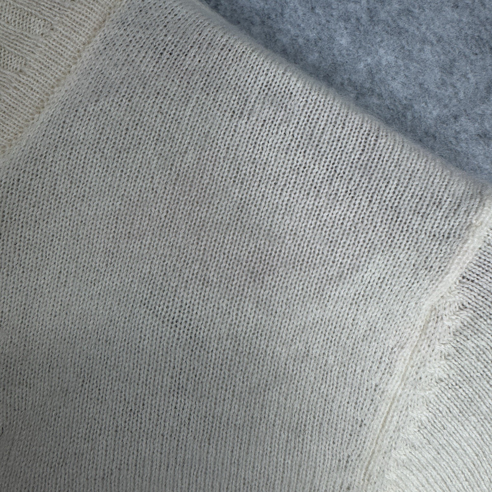 Parisian Signature Cashmere Turtleneck Sweater NWT Size M Whisper White Flaw VTG