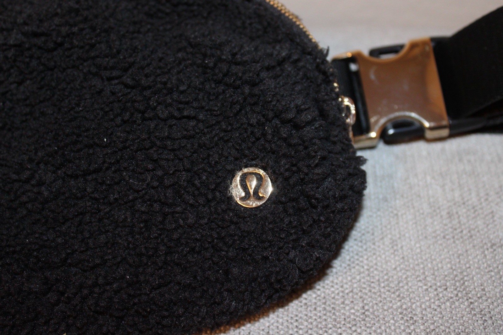 NEW Lululemon Everywhere Fleece Sherpa Belt Crossbody Bag Black/Gold