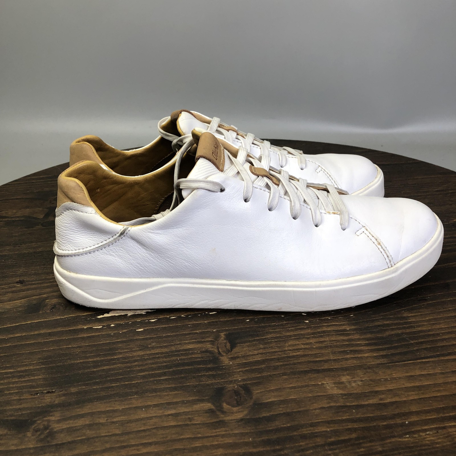 OluKai Lae’ahi Li ‘Ili Shoes Mens Size 9.5 White Leather Casual Comfort Sneakers